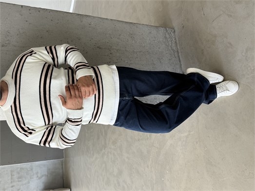 Beyaz Çizgili Boxy Fit Pamuk Kazak SNZ