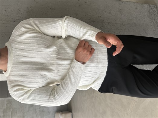 Beyaz Şardonlu Dikey Şerit Fit Kazak SNZ 7294