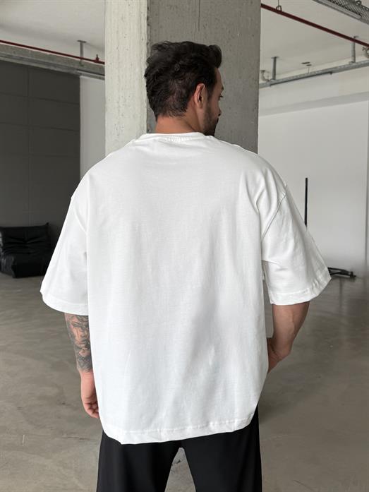 Beyaz Fırçalı Minimalist Ön At Nakış Tişört PLZ 26184