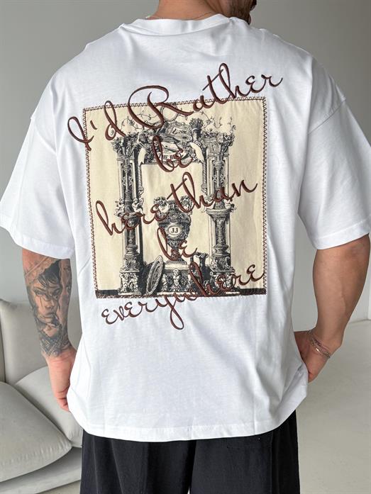 Beyaz Patchli Kupa İşlemeli Oversize Tişört JJ