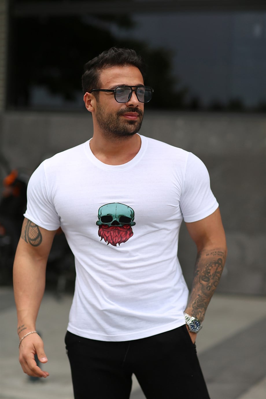 BASİC TSHİRTLERBeyaz Kırmızı Sakal Kuru Kafa Baskılı Basic T-SHIRT SC
