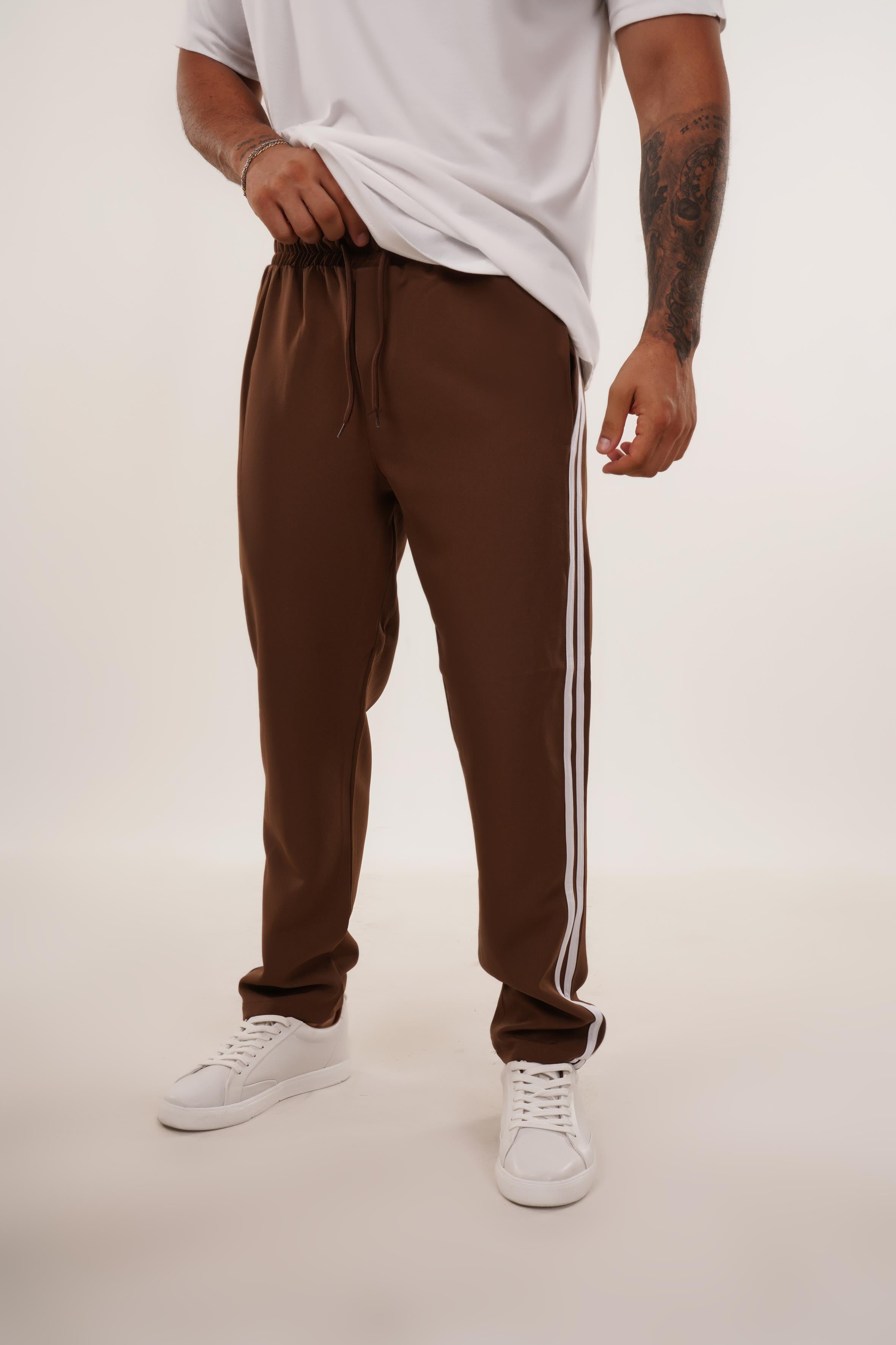 EŞOFMAN ALTI & JOGGERKahve Dokuma Kumaş Yandan Çift Çizgi Baggy Pant. KNG