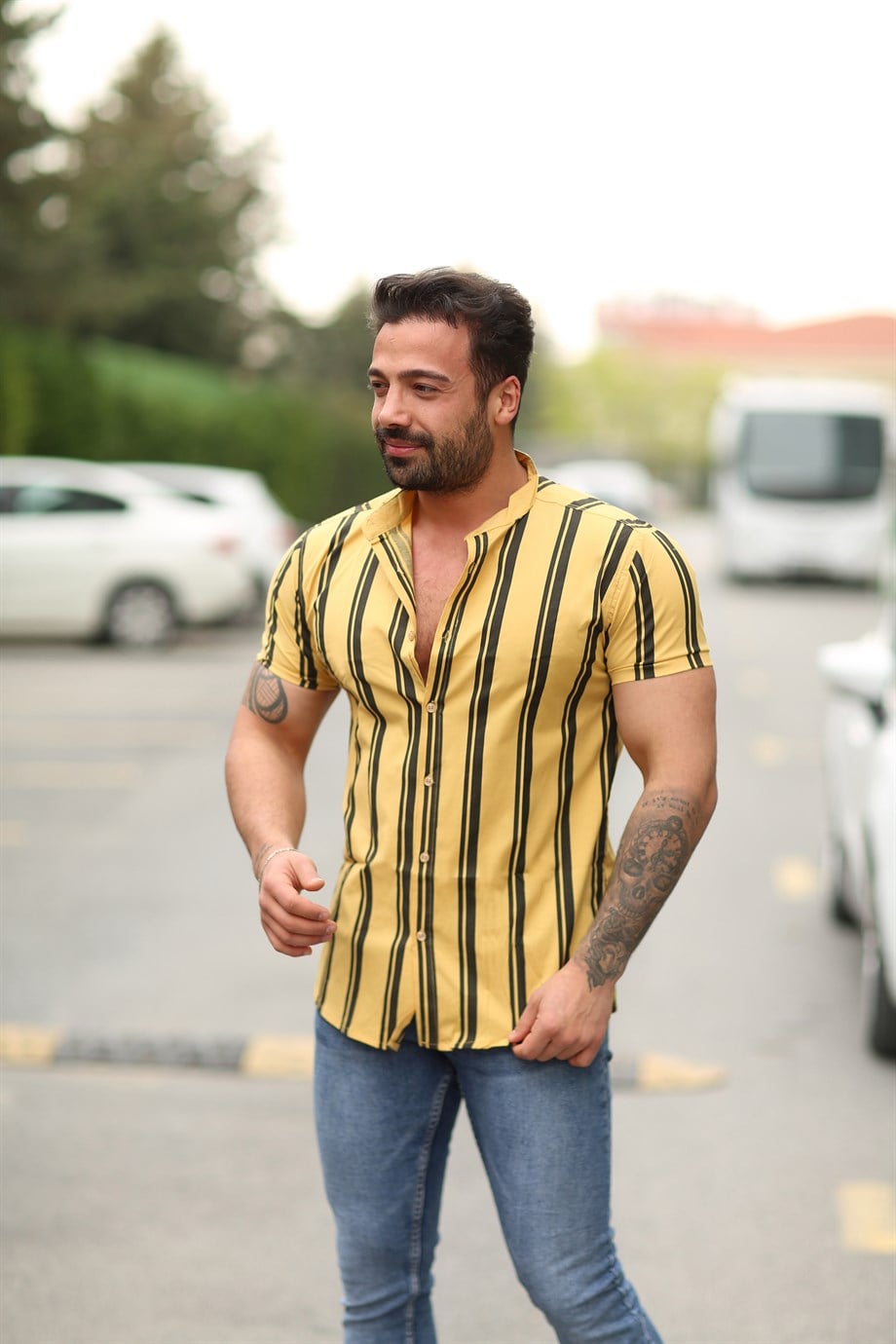 GÖMLEKSarıya Siyah Kalın Çizgili Kısa Kol Gömlek MSS