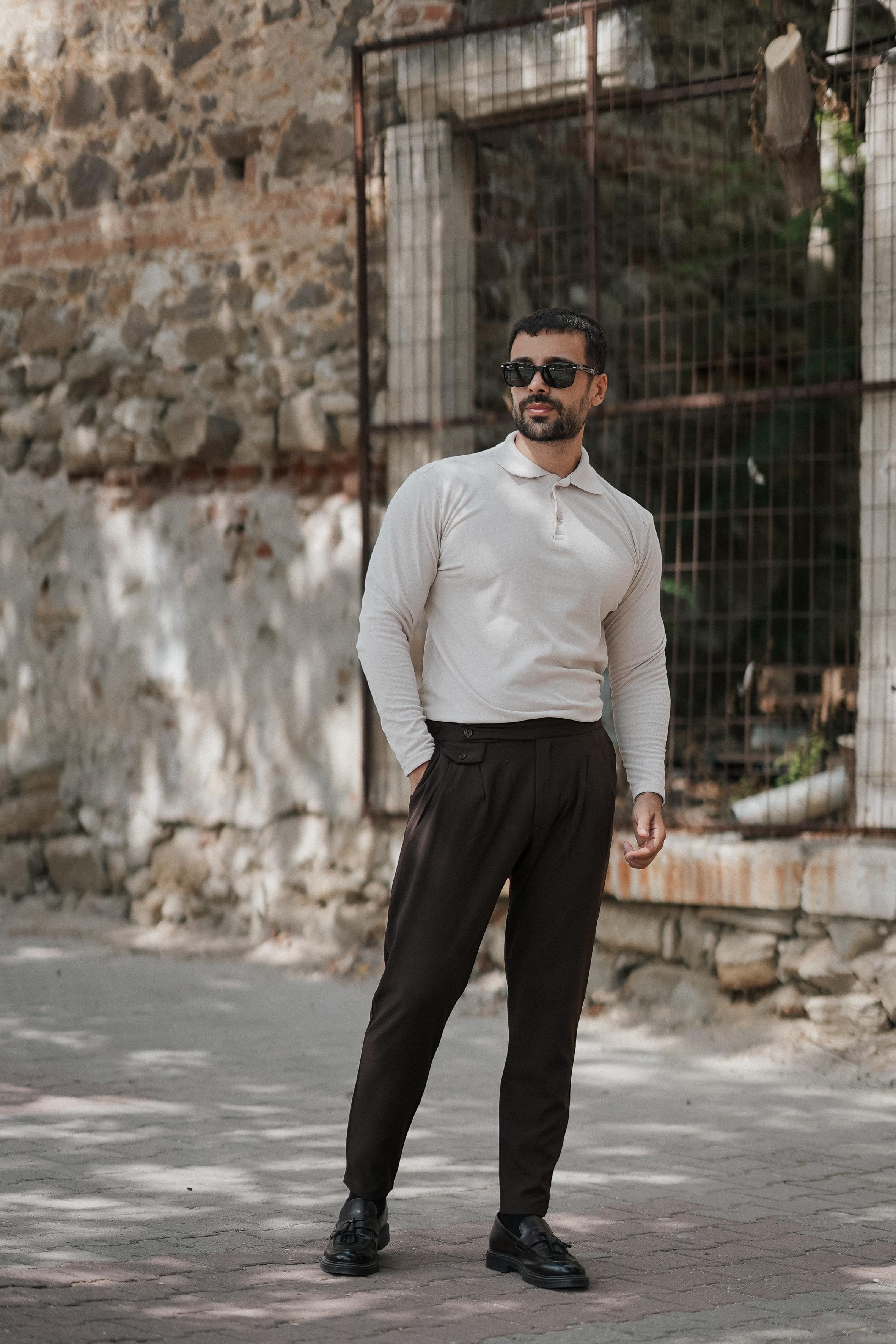 KIŞLIK KLASİK KOMBİNLERBej Polo Yaka Lacos SC, Kahve Tokalı Duble Paça Kumaş Pantolon W11 5035