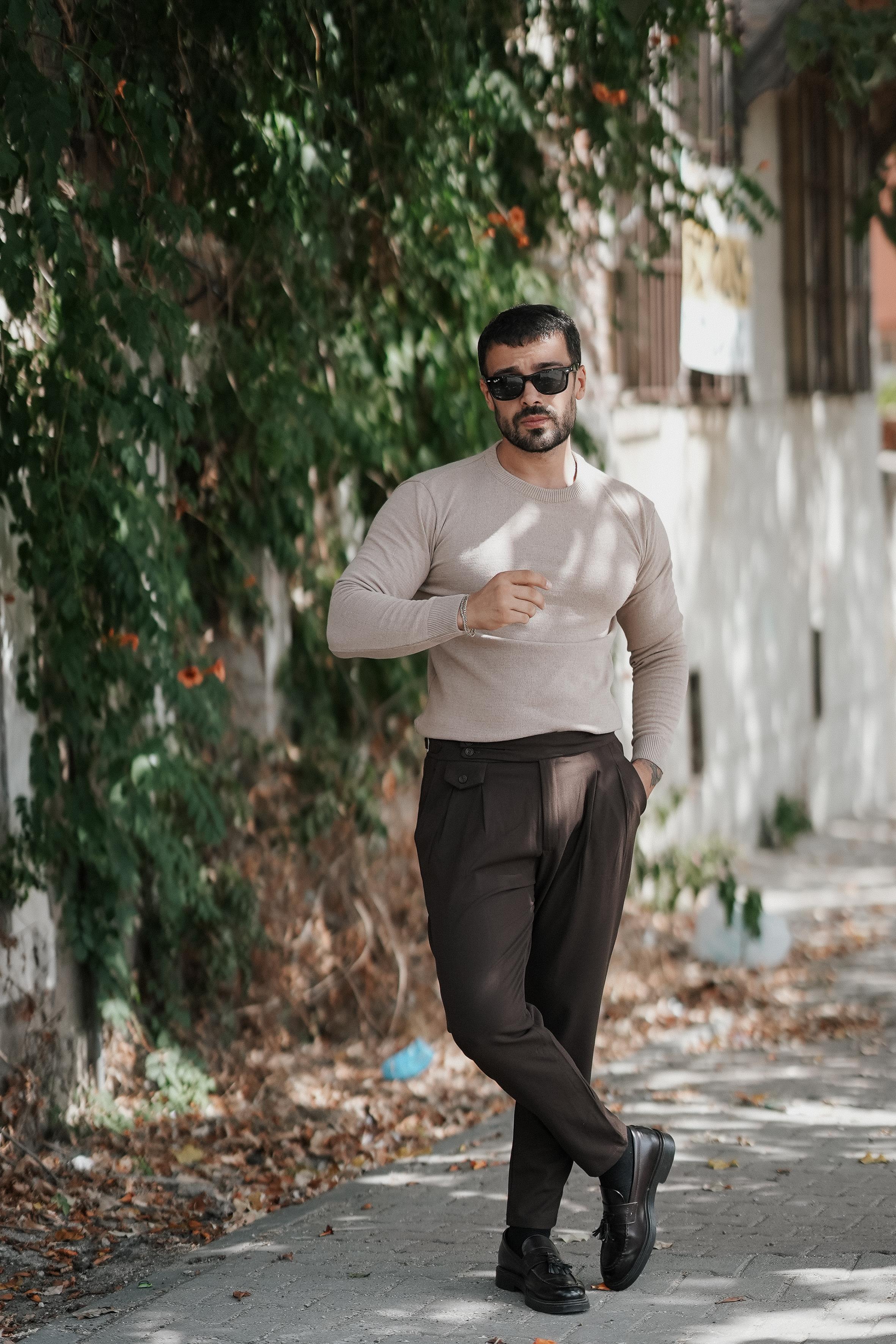 KIŞLIK KLASİK KOMBİNLERKrem Bisiklet Yaka Triko SC, Kahve Tokalı Duble Paça Kumaş Pantolon W11 5035