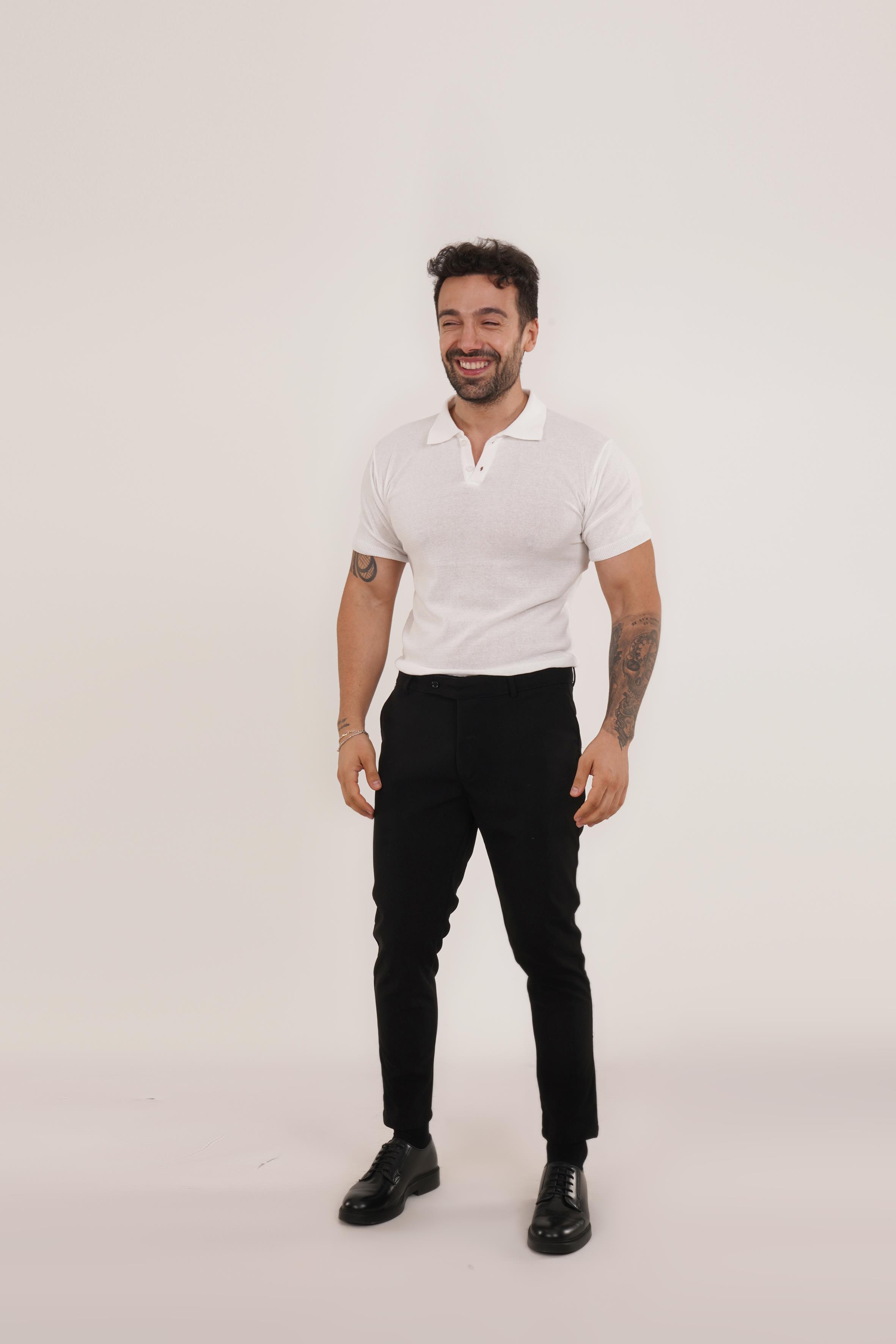 KOMBİNBeyaz Düz Polo Yaka Triko SC, Siyah Slim Fit Kumaş Pantolon KOMBİN