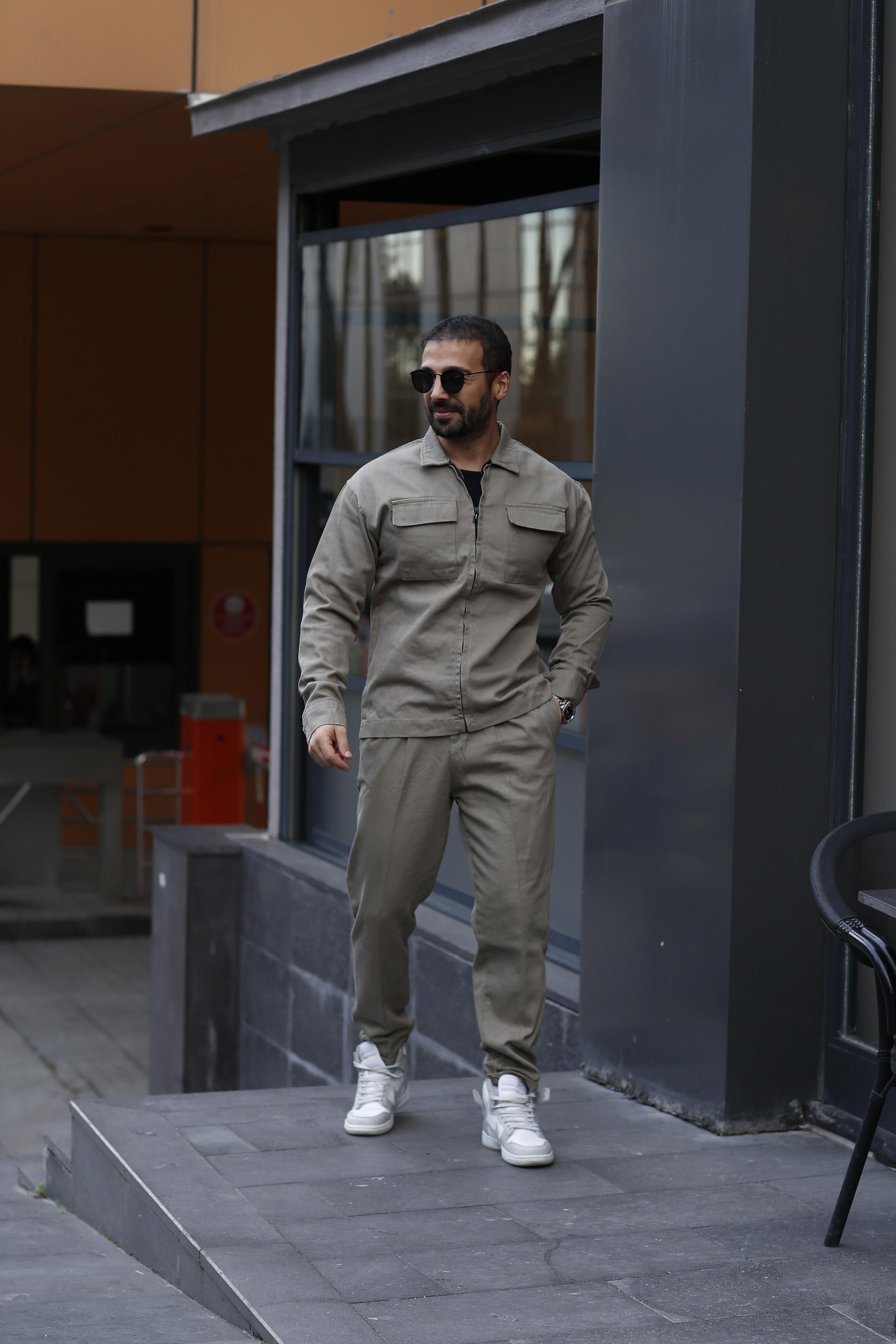 KOMBİNHaki Gabardin Çift Göğüs Cepli Fermuarlı Gömlek , Haki Gabardin Double Paça İtalian Pantalon SNZ8353