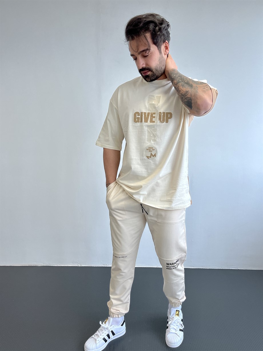 OVERSİZE TSHİRTLERKrem Göğüs Gıve UP Baskılı Sırt Kahve Oversize T-SHİRT BRZY