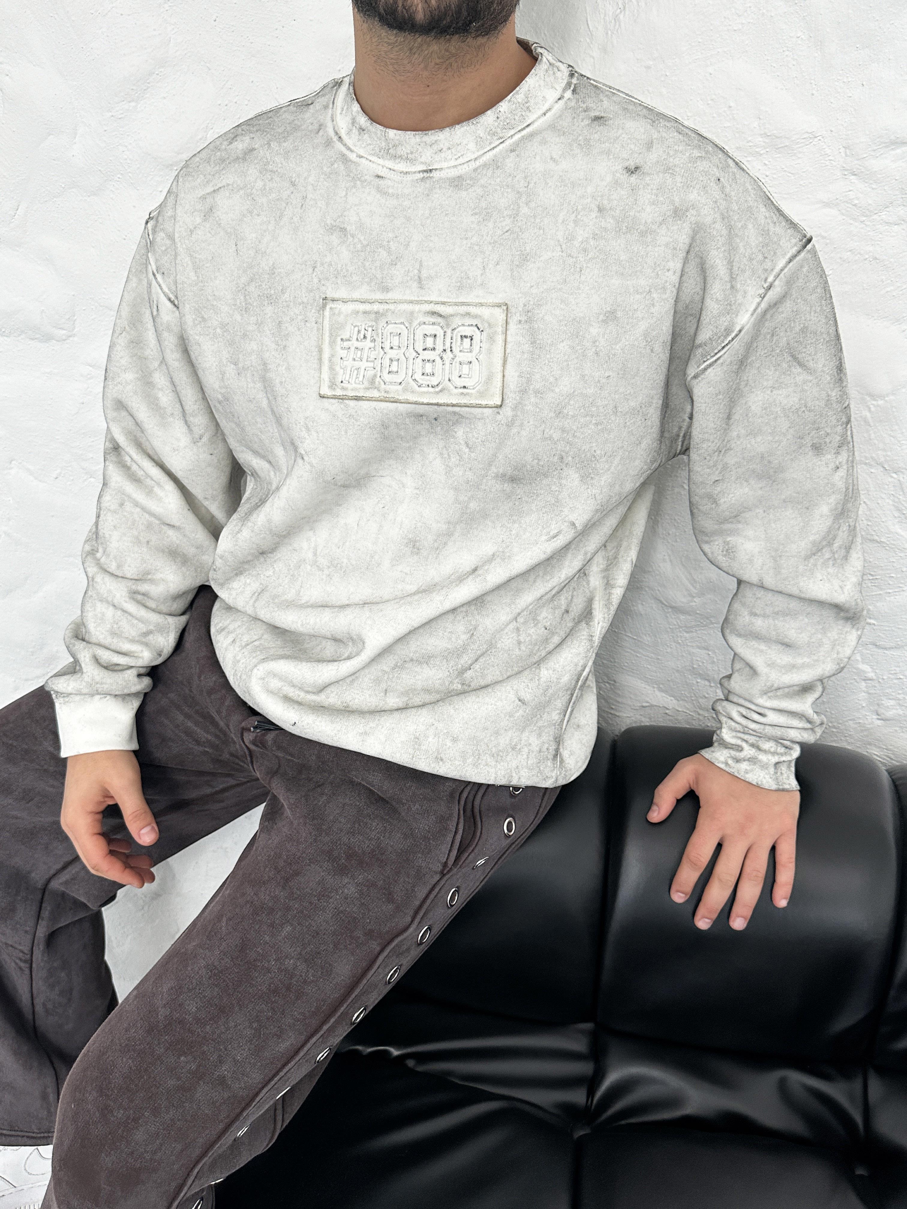 SWEATSHİRTBeyaz 888 Nakışlı Bisiklet Yaka Sweatshirt PLZ