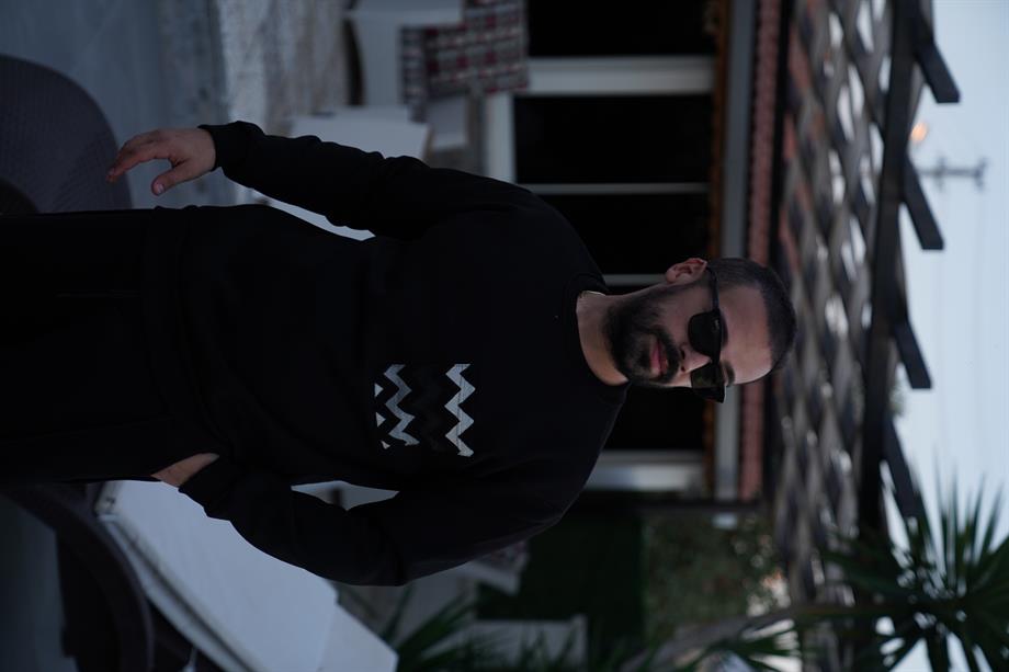 SWEATSHİRTSiyah 3 İplik Göğüs Cep Motif Desenli Bisiklet Yaka Sweatshirt SNZ 8327