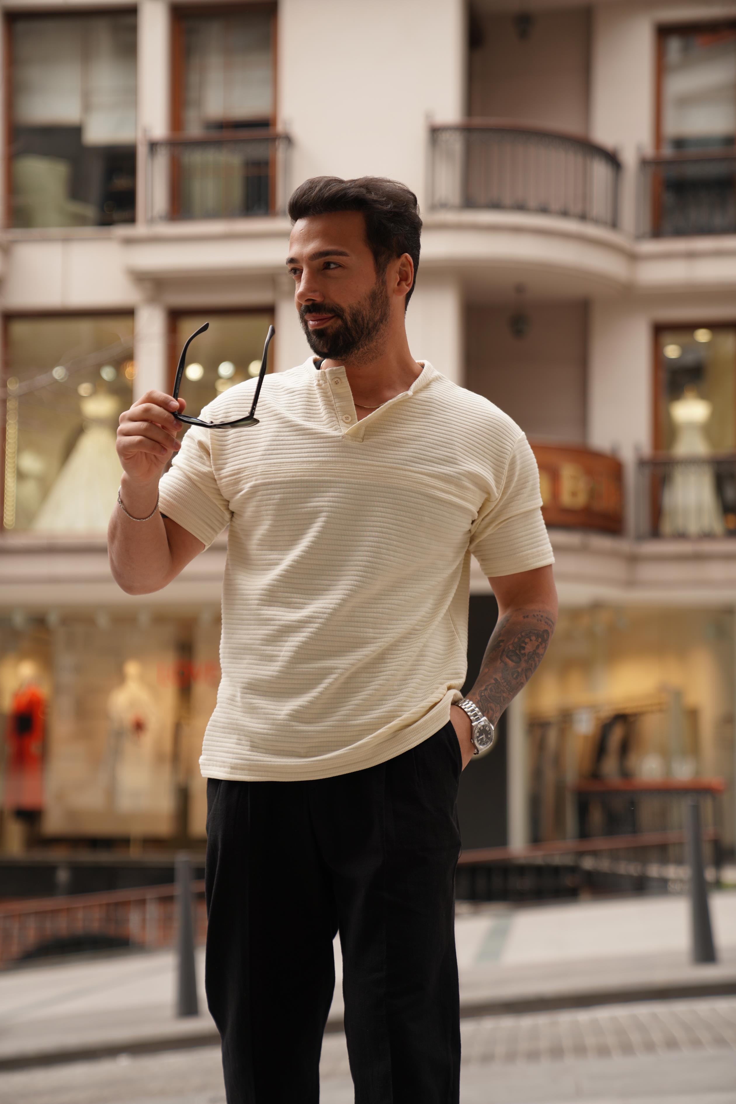 T-SHİRTBej Patlı Parçalı İki Düğmeli T-Shirt SNZ 3903