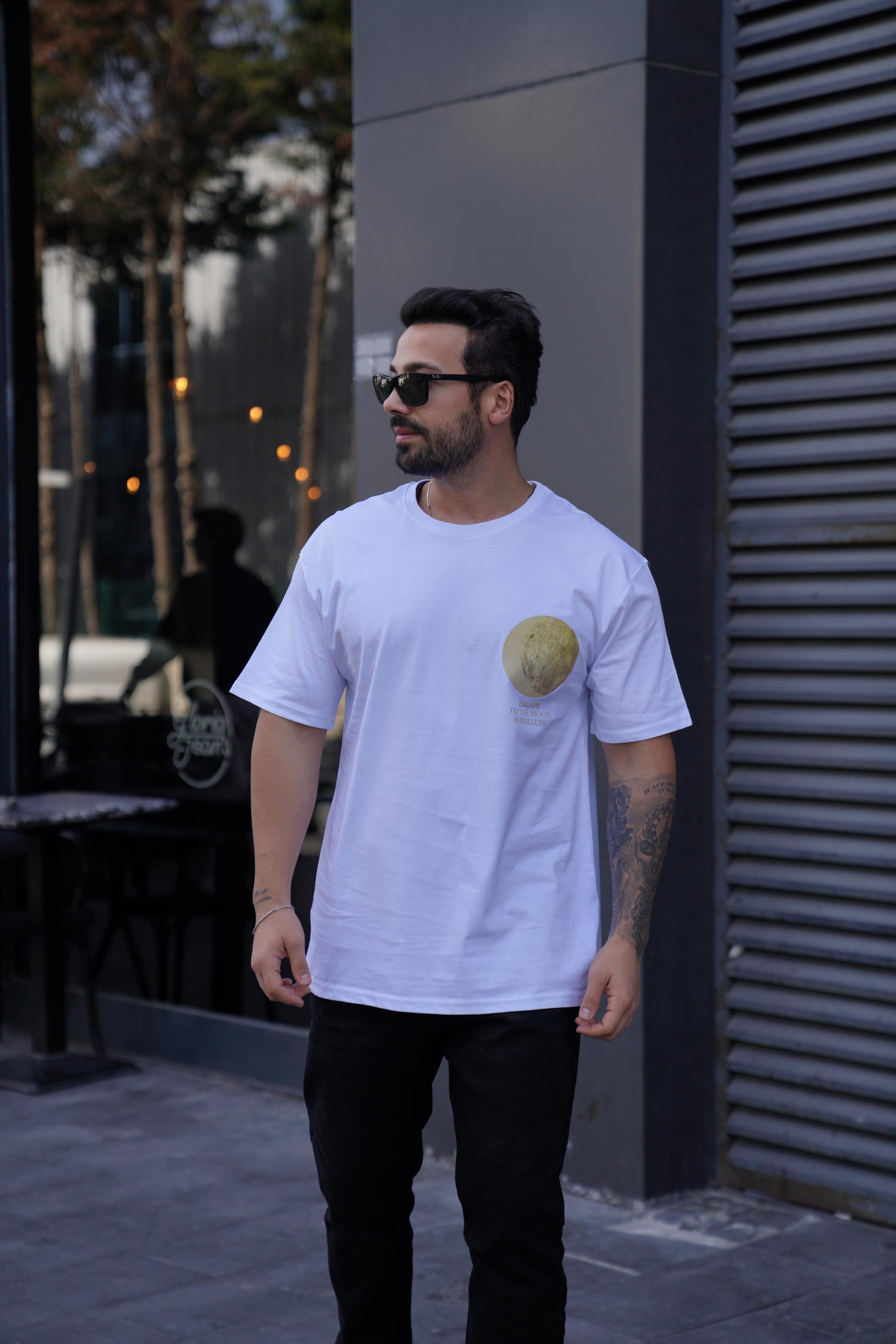 T-SHİRTBeyaz Escape Baskılı Oversize T-Shirt TK