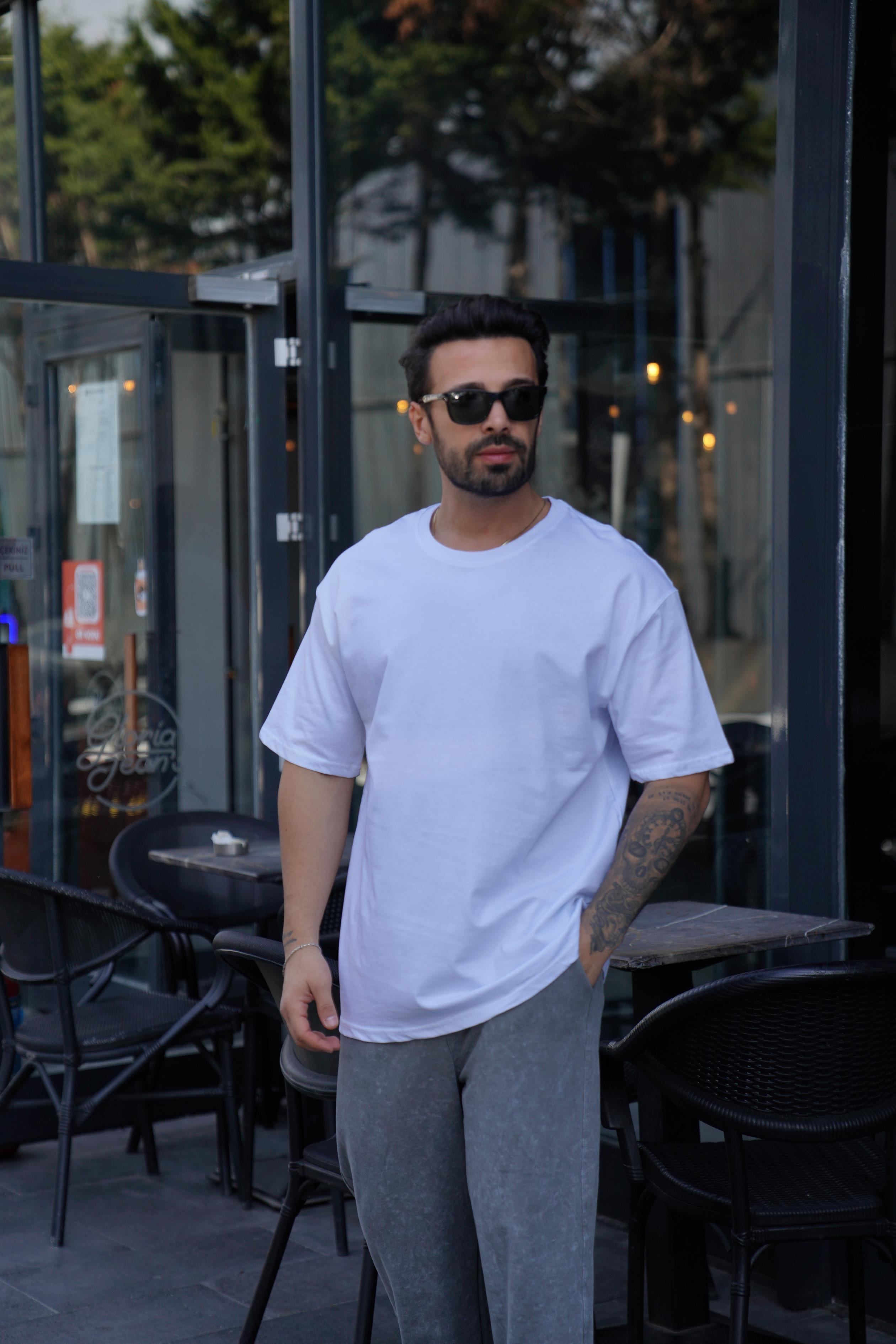 T-SHİRTBeyaz Oversize T-Shirt TK 1012