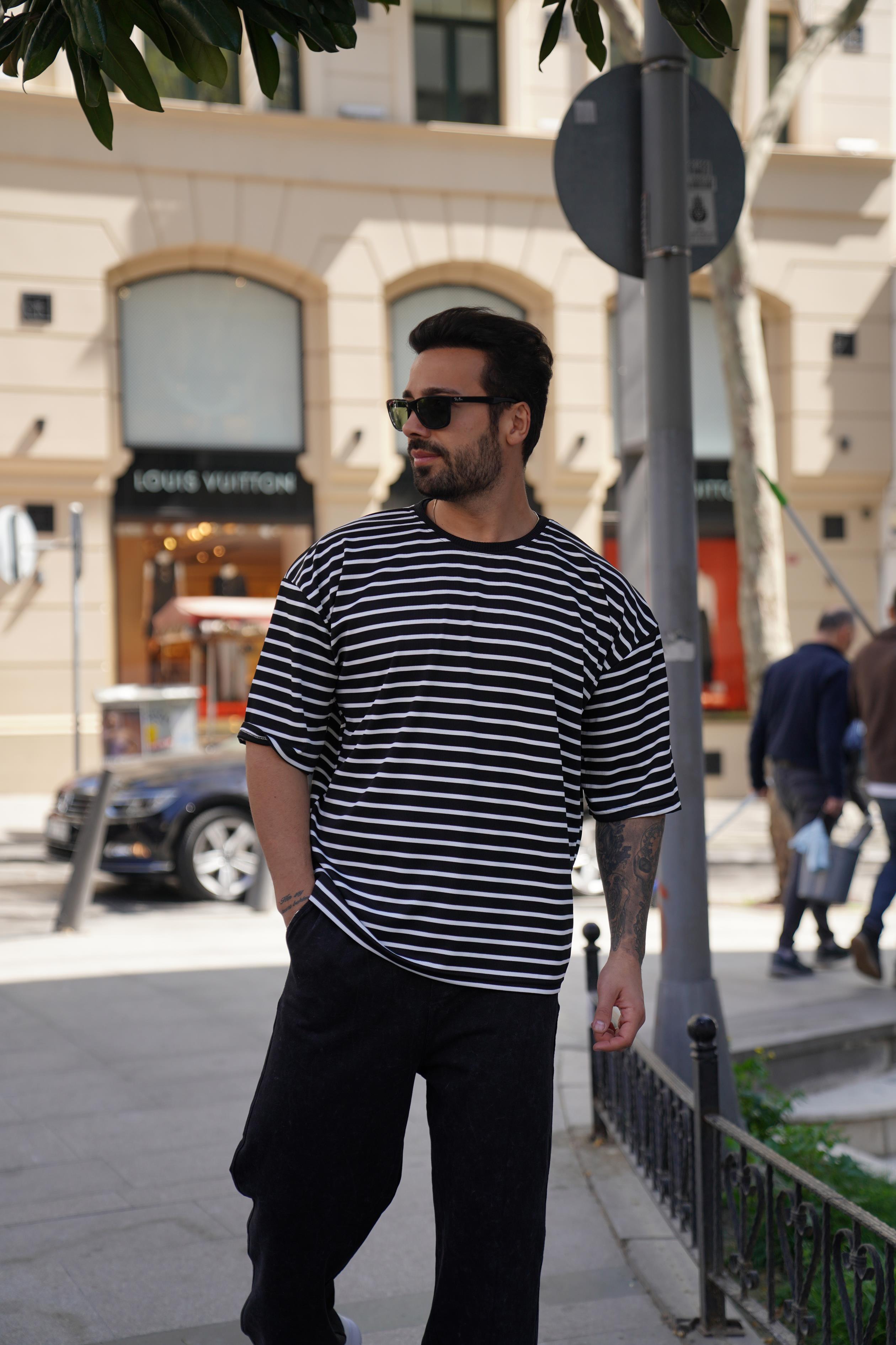 T-SHİRTSiyaha Beyaz Çizgili Krep Kumaş Zra Oversize T-Shirt SC