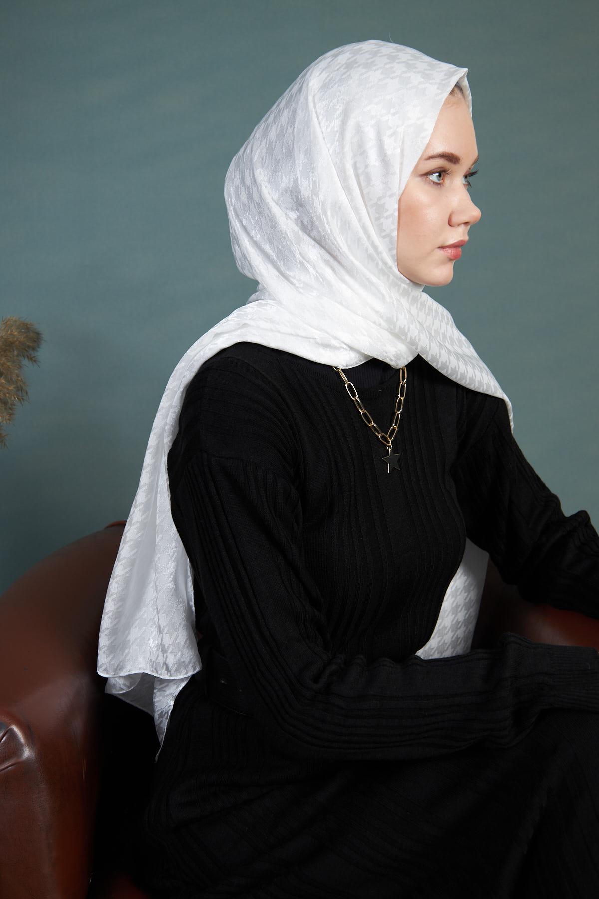 Parlak İtalyan Jakar Şal Kaz Ayağı Desen Beyaz