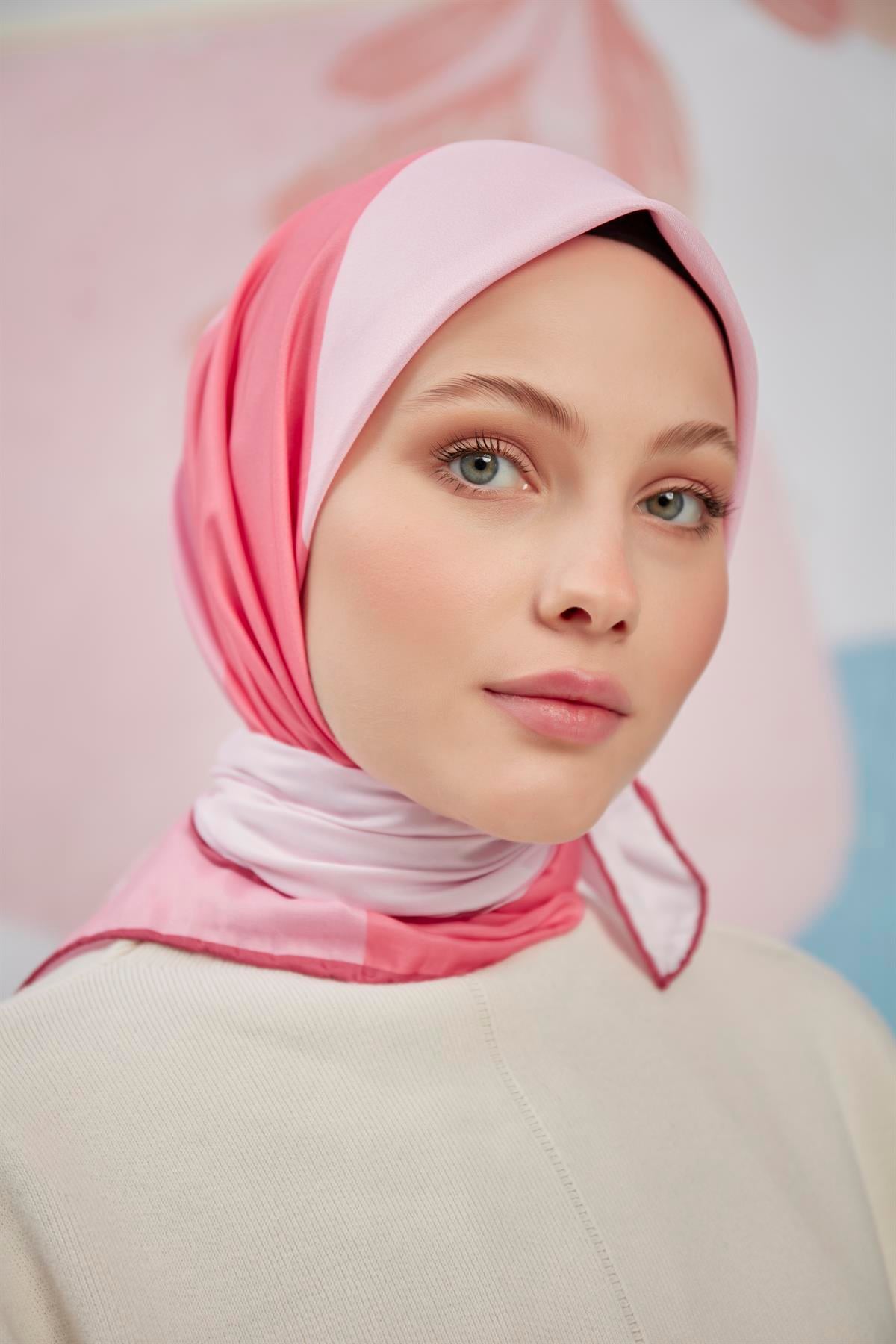 Dijital Baskılı Twill Eşarp Şeker Pembesi