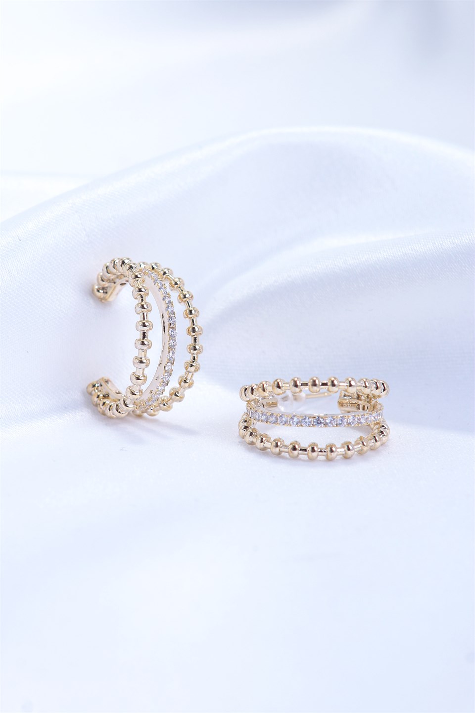 Altın Sarısı Renkli Orta Şerit Zirkon Taşlı Çelik Halka Küpe 