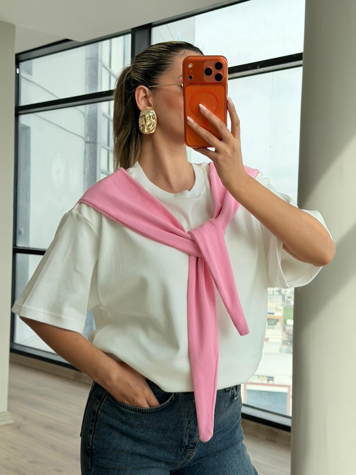 Pembe Hırka Bağlama Detaylı Tshrt