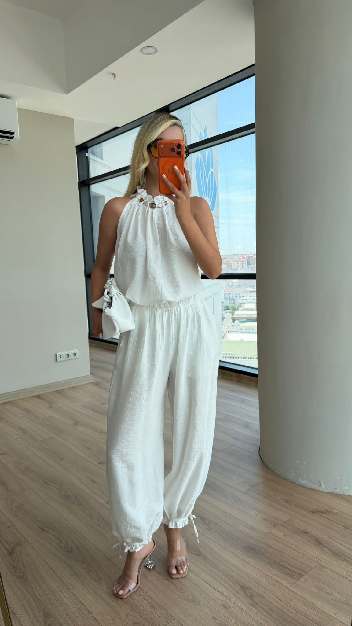 Boncuk Yakalı Yarım Astarlı Rayon Takım Beyaz
