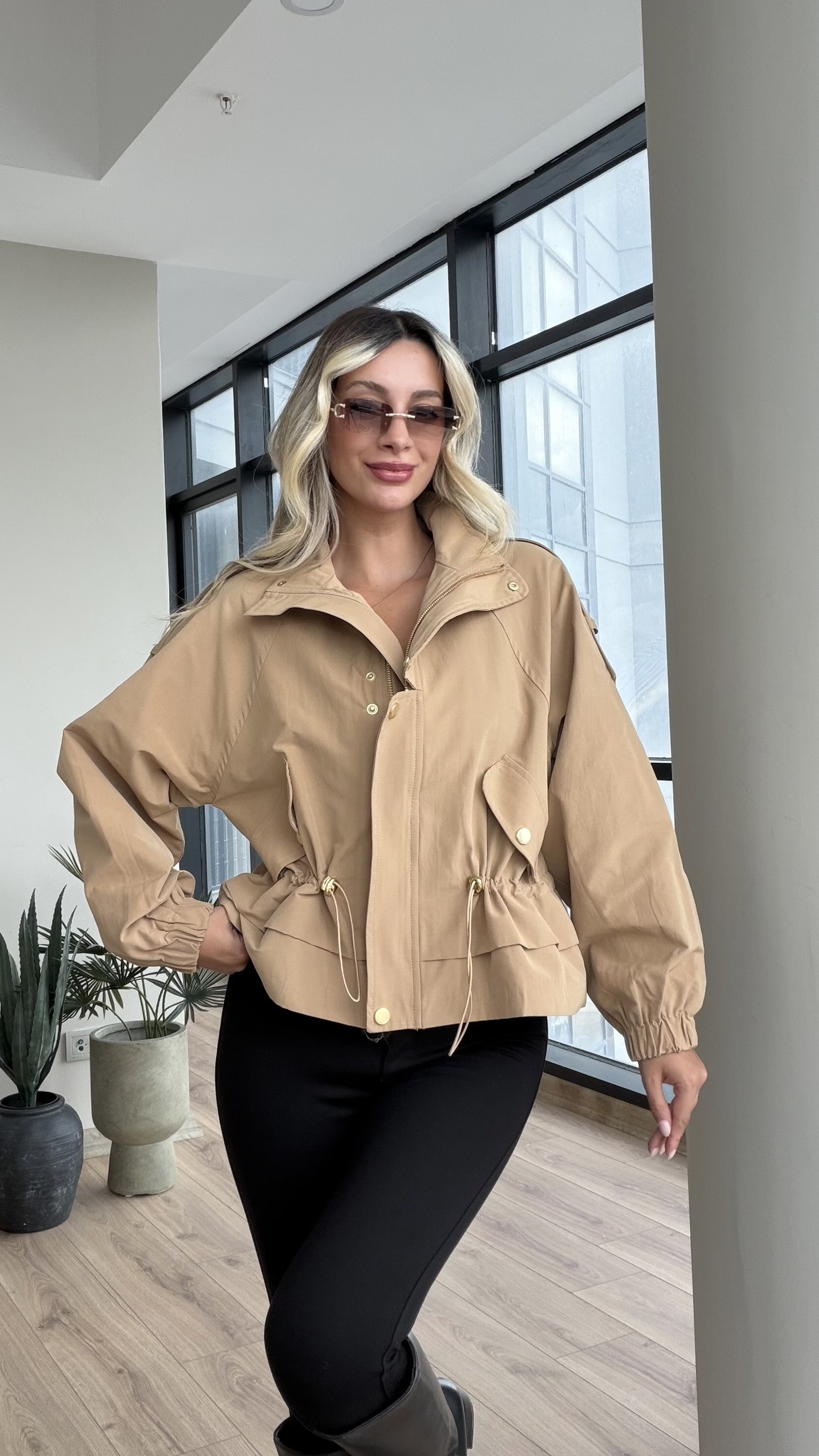 Gold Detay Bel Büzgü Marina Trençkot Camel