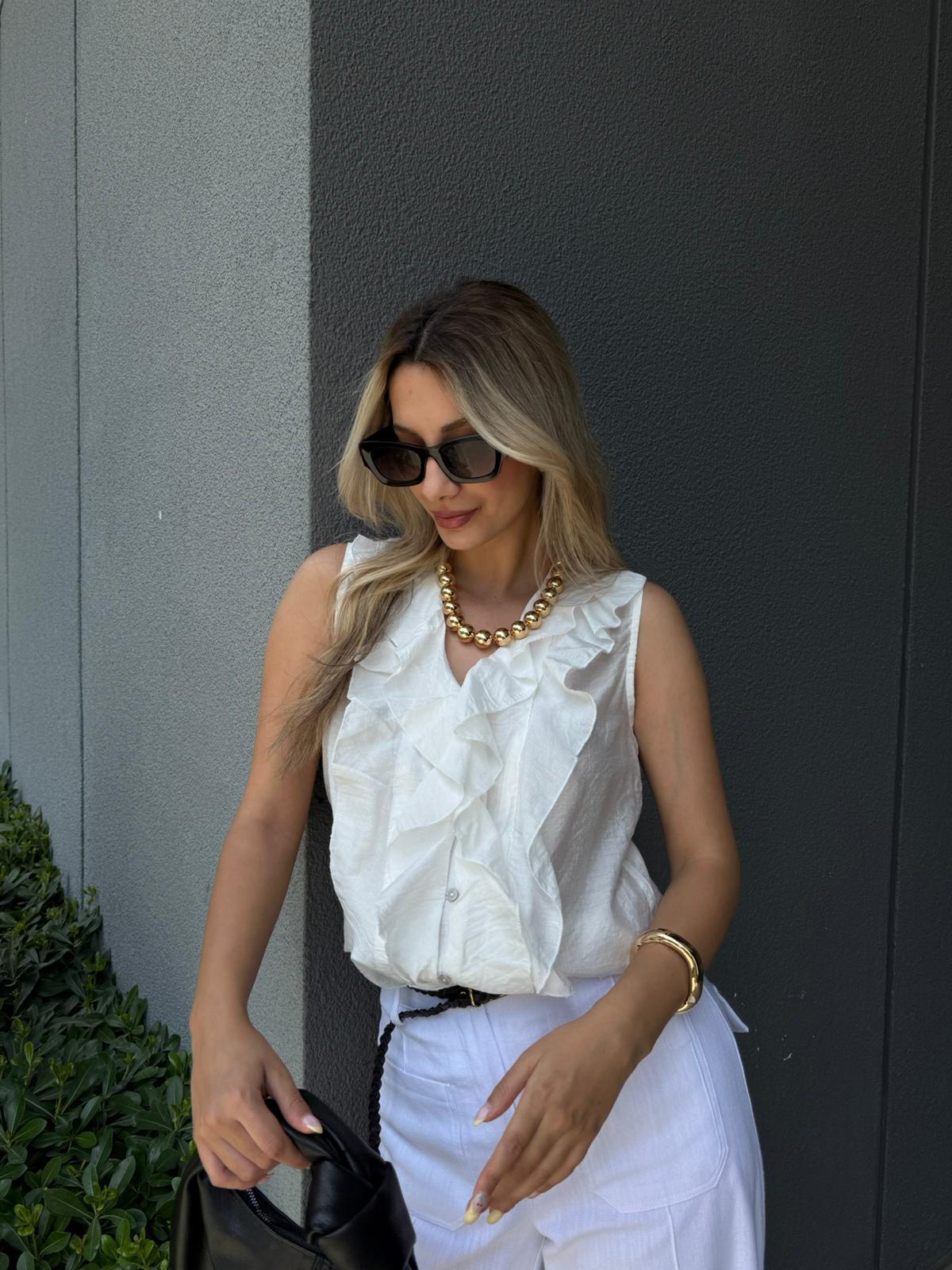 Önü Fırfır Volanlı Beyaz Gömlek Bluz