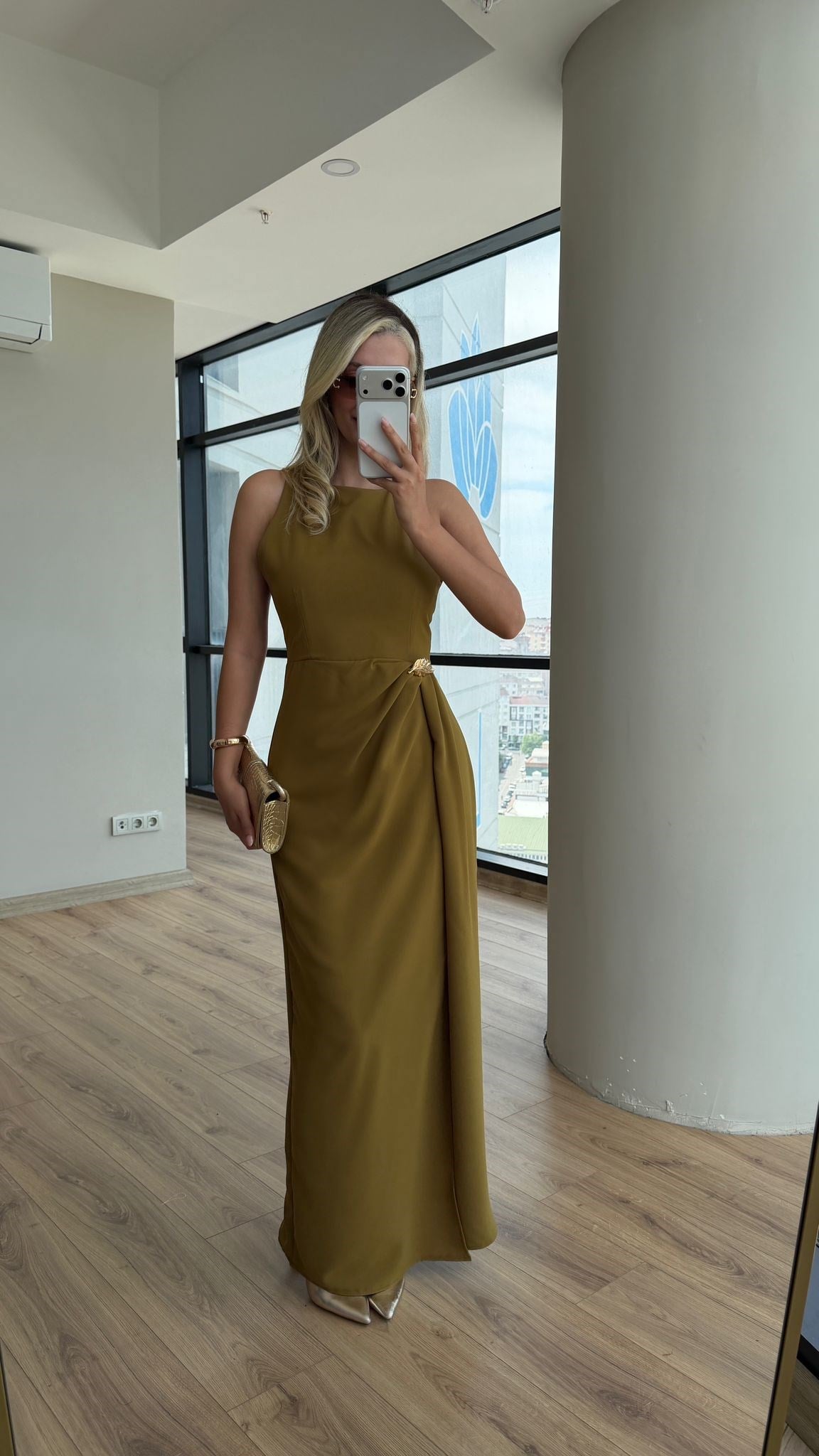 Molina Tokalı Yırtmaçlı Sıfır Kol Elbise Yağ Yeşili