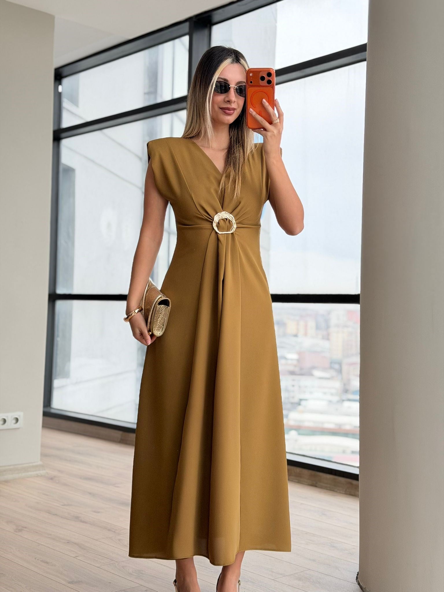 Valeria Tokalı Uzun Elbise – V Yaka Vatkalı Oil Yeşil Kadın Elbise