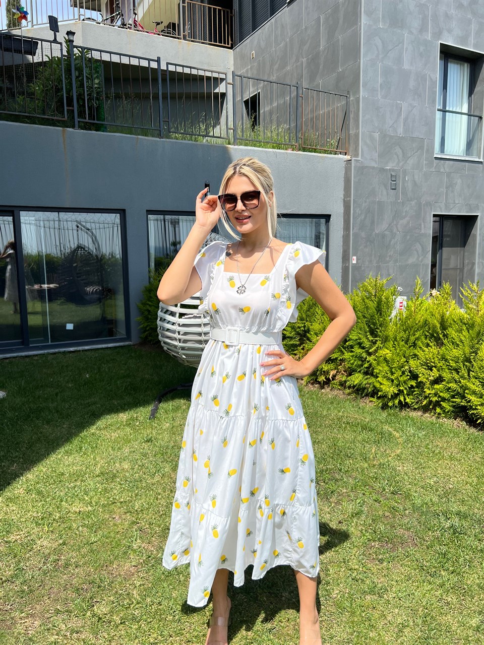 Ananas Nakışlı Beyaz Elbise