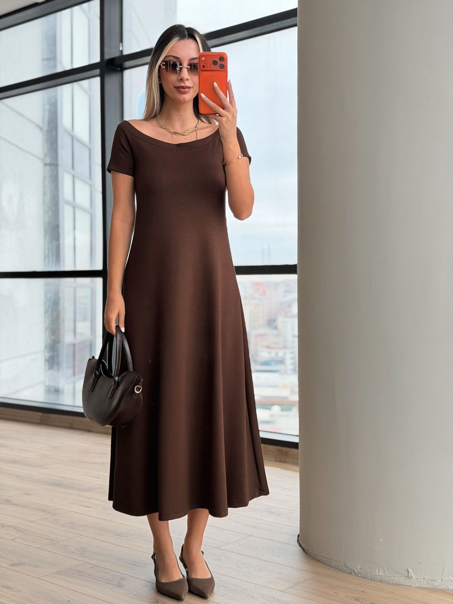 Kahverengi Modal Omzu Açık ZR Model Elbise