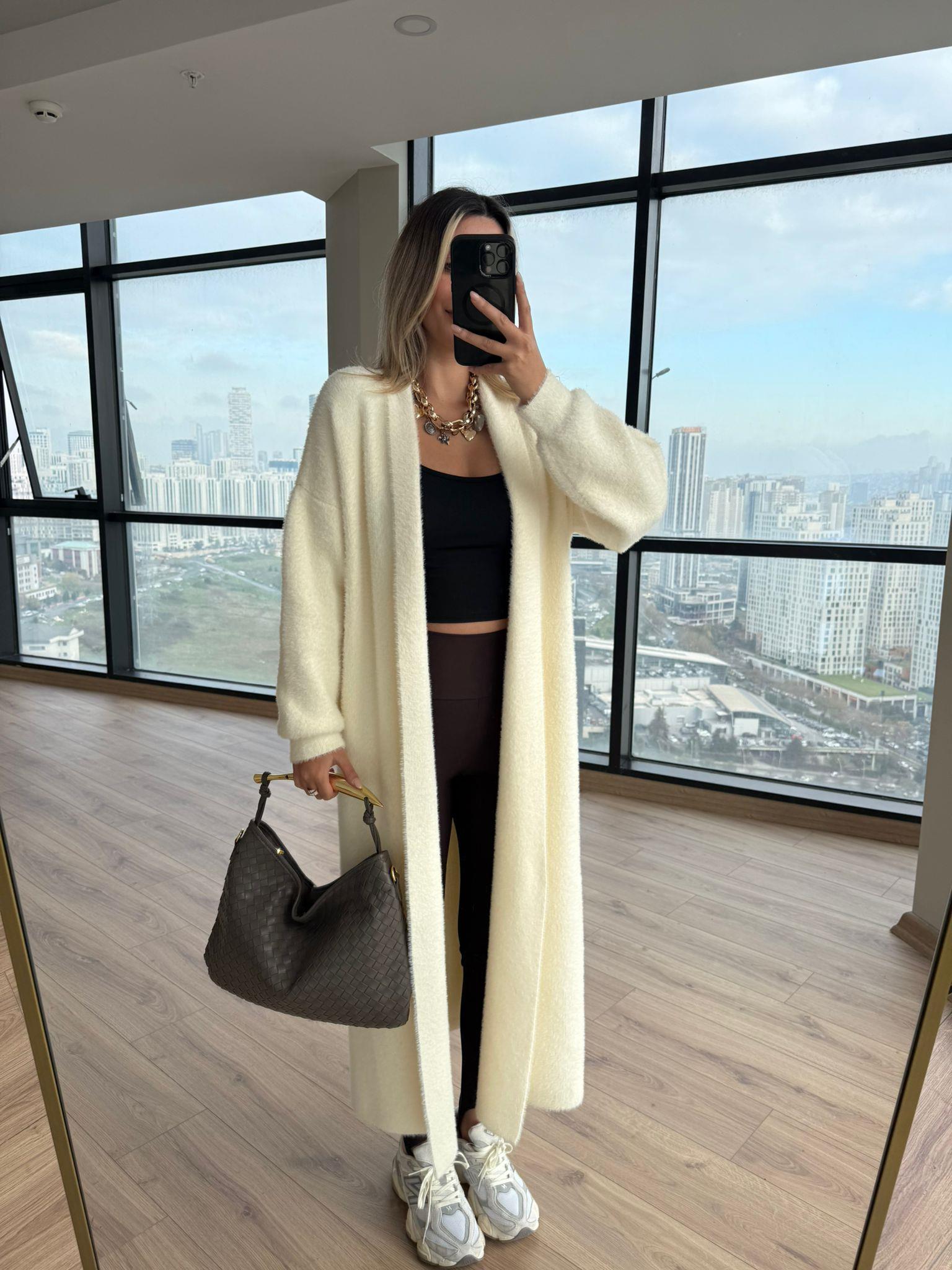 Premium Seri Beyaz Pof Uzun Hırka