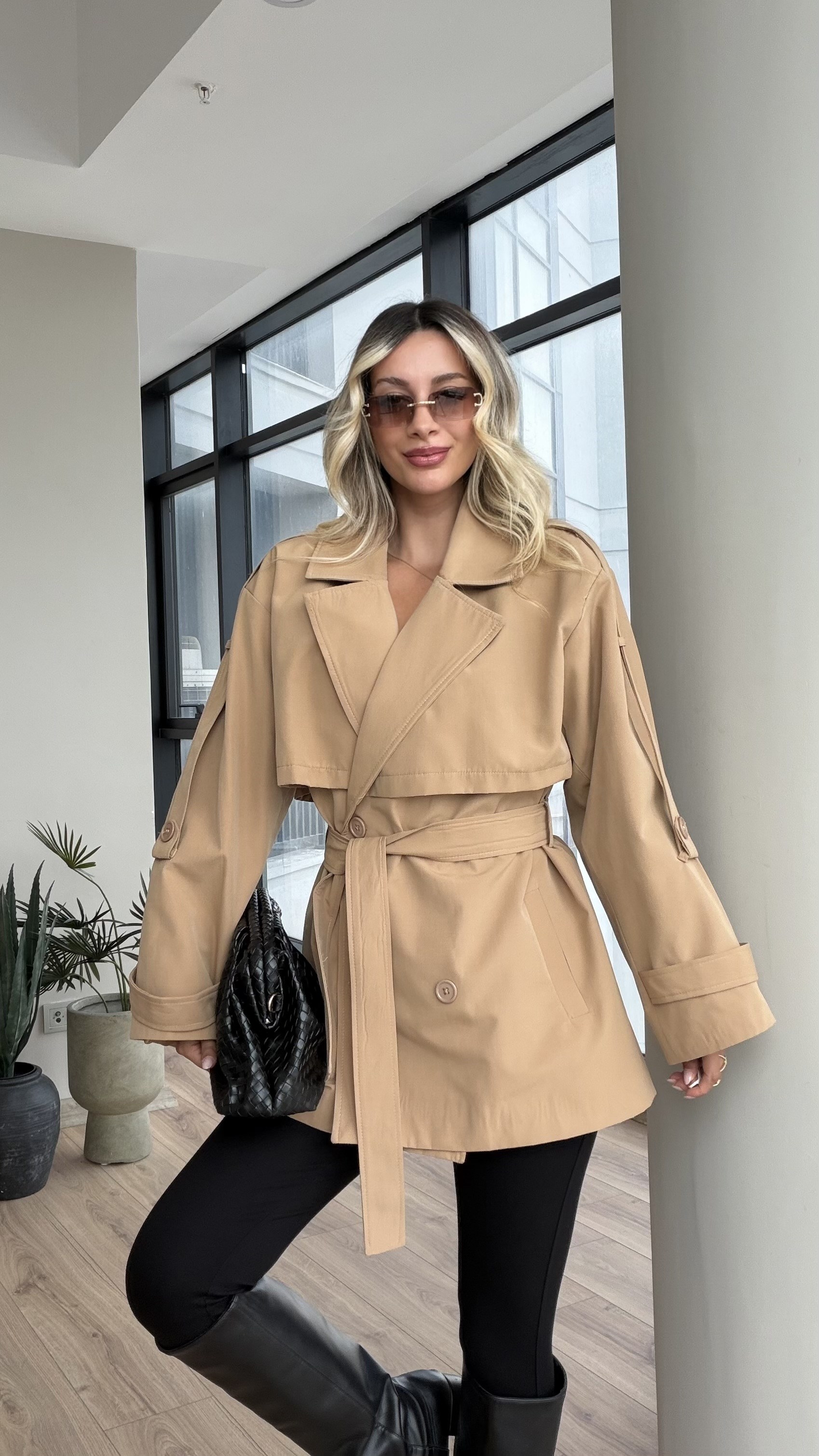Rüzgarlık Detay Kuşaklı Kısa Trençkot Camel