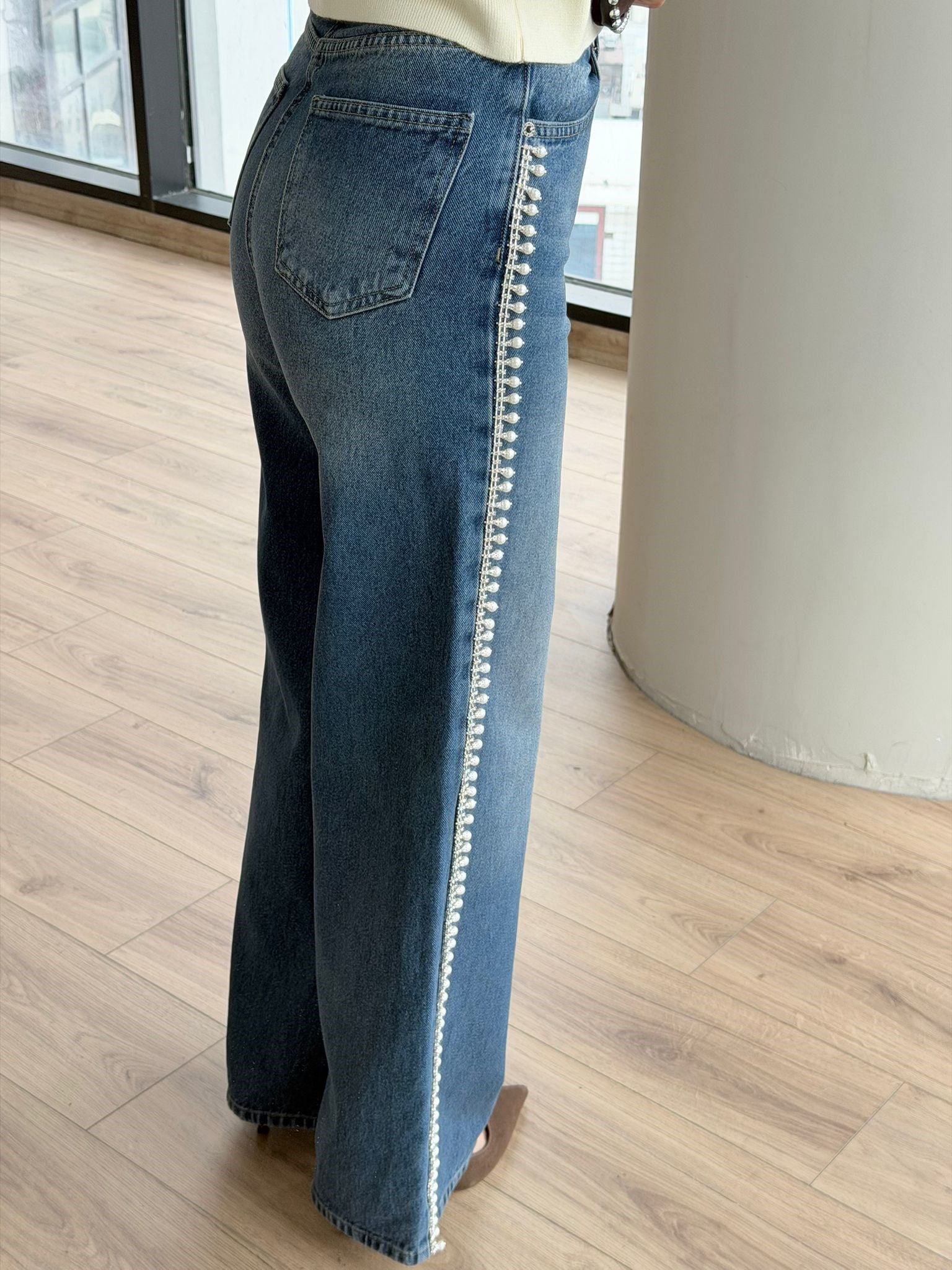 İnci Şeritli Arka Cepli Jean 