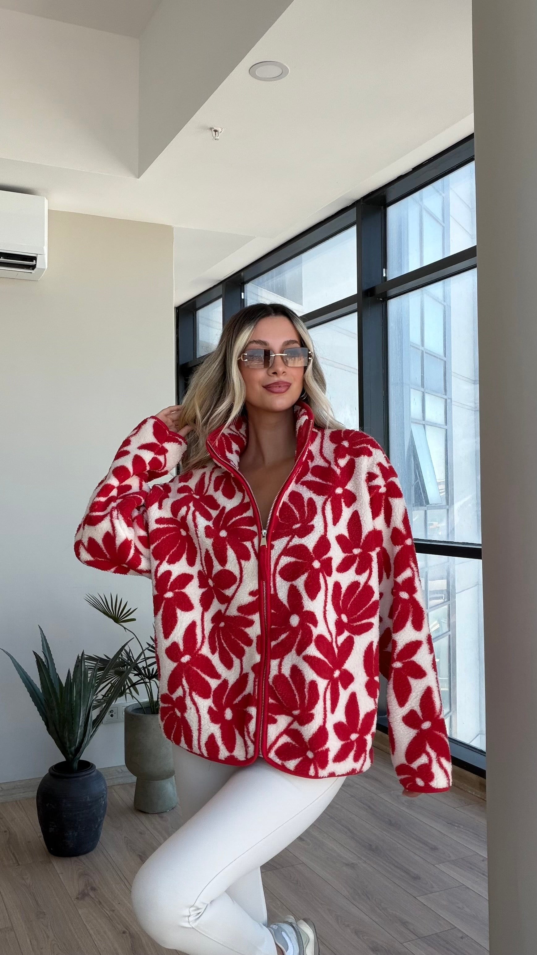 Peluş Teddy Kırmızı Çiçek Desenli Hırka