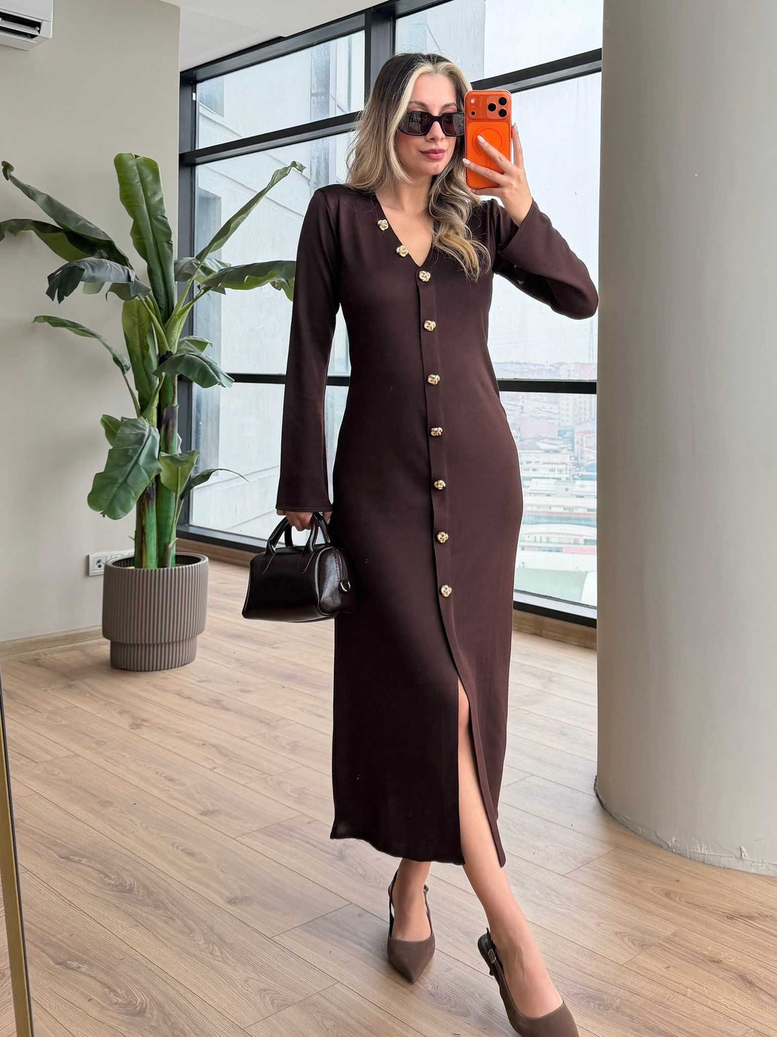 Yırtmaçlı Süs Düğmeli Orijinal Marka Kahverengi Elbise