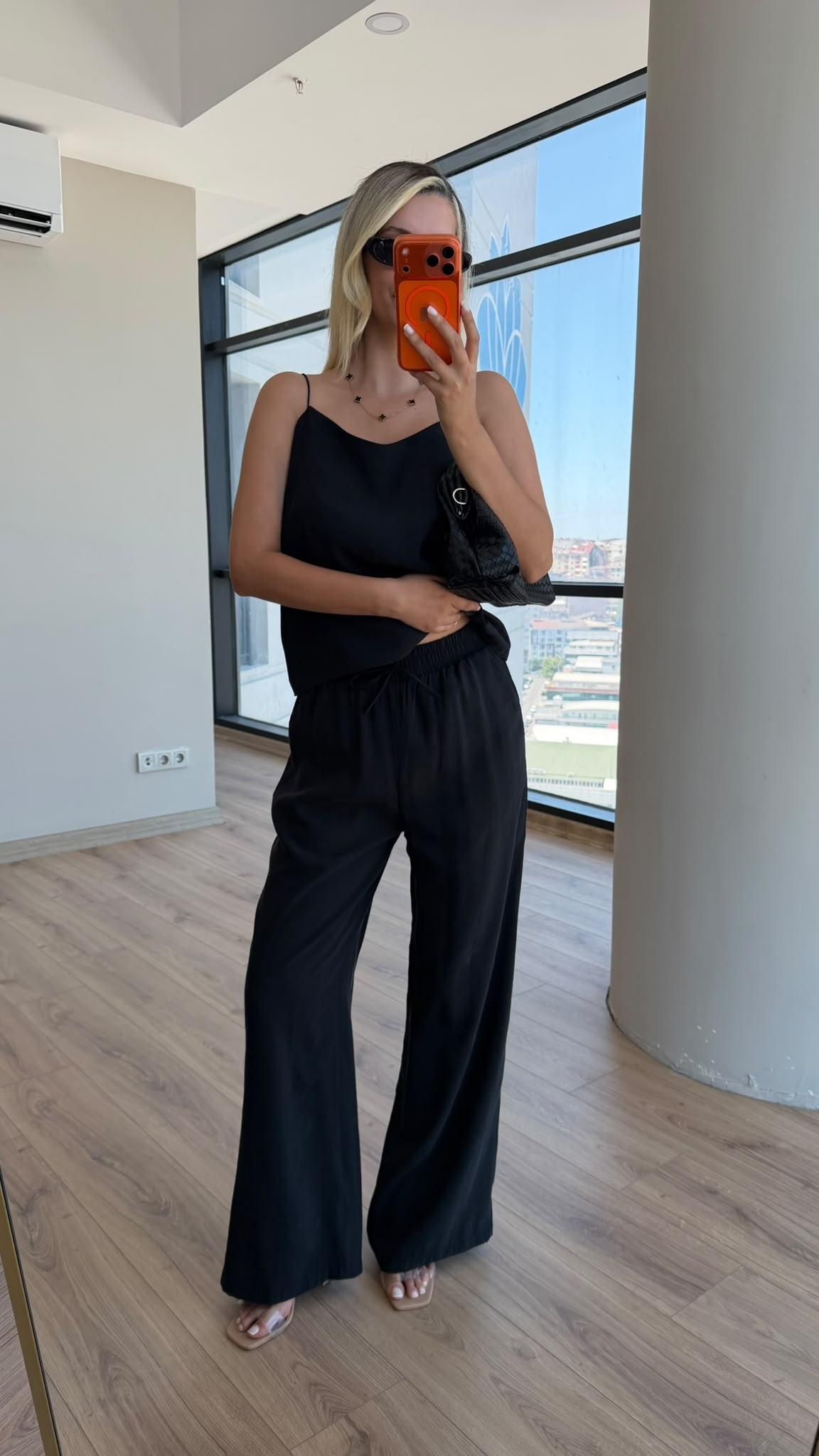 Yarım V Yaka Günlük Askılı Kadın Spor Şık Takım Siyah
