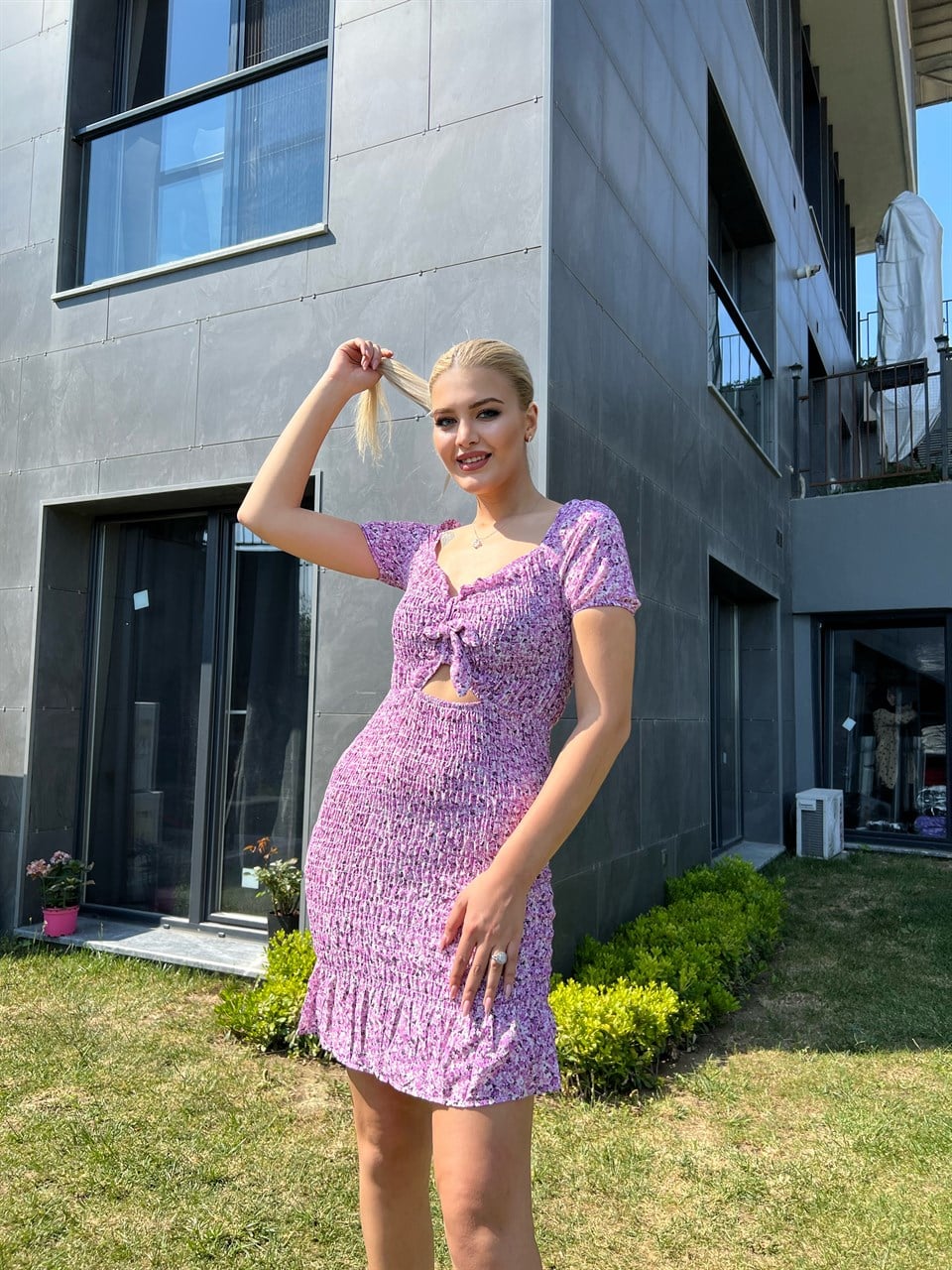 Göğüs Fiyonk Lila Çiçekli Mini Elbise