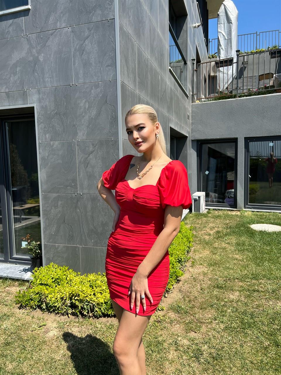 Kolları Tül Detaylı Mini Kırmızı Elbise
