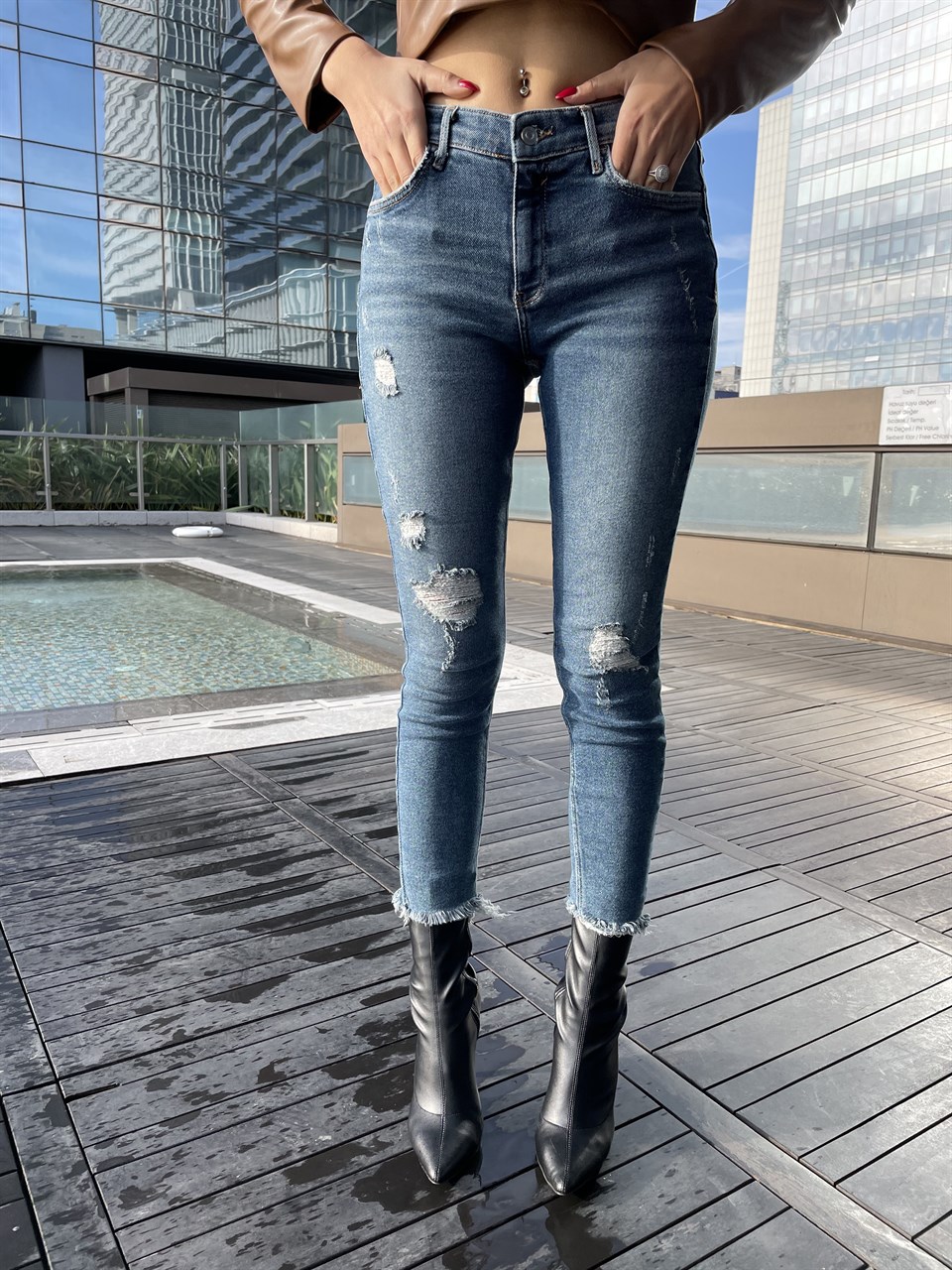Likralı Kesik Model Jean