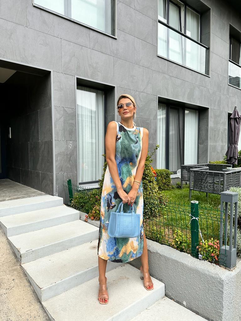 Marka Model Mavi Batik Desen Sıfır Kol Elbise 1707344