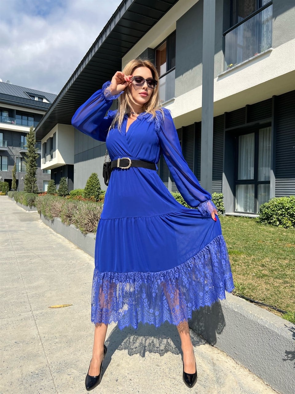 Rustik Kemerli Saks Dantel Detay Elbise