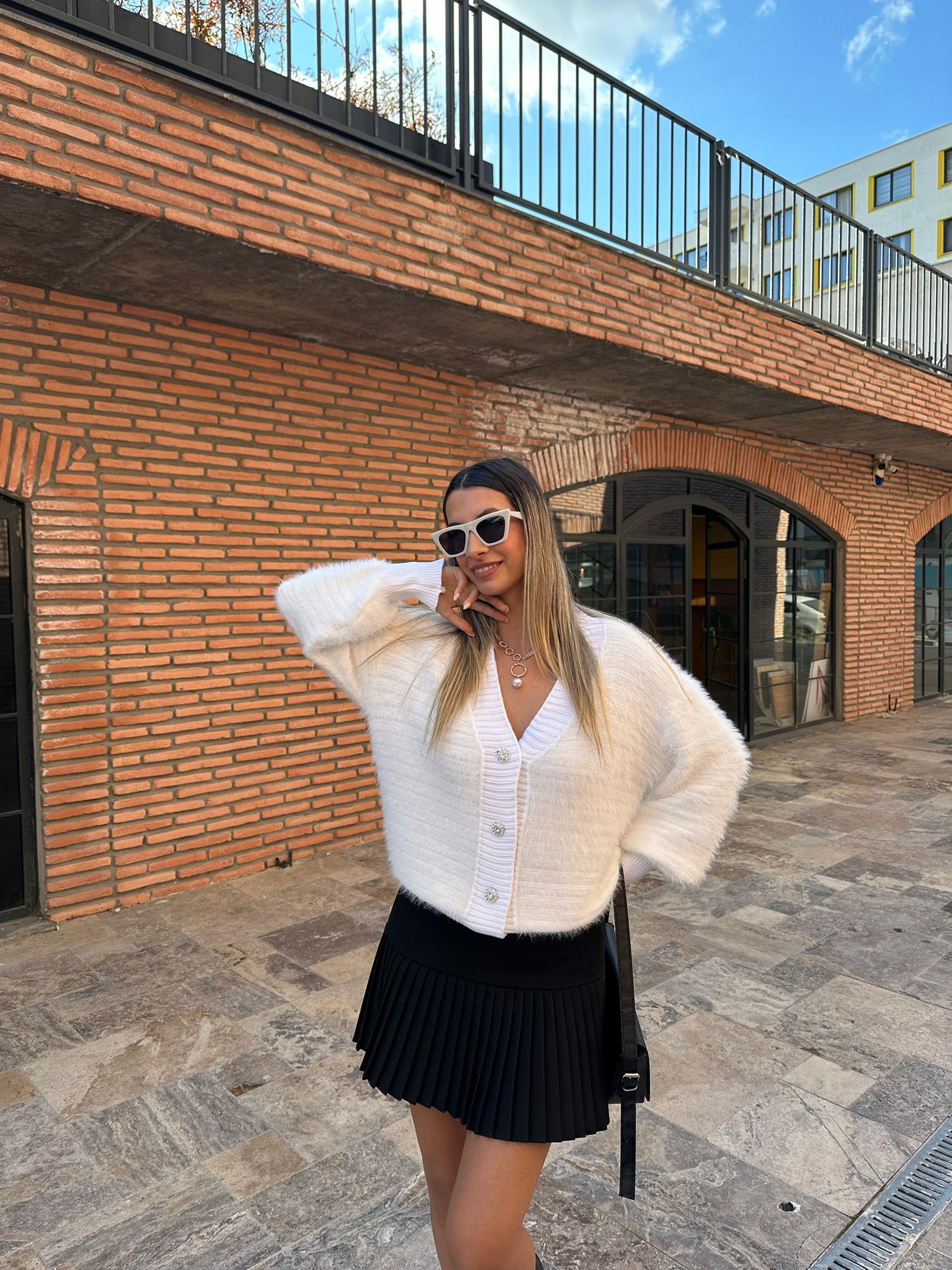 Taşlı Düğmeli Yumoş Beyaz Hırka hrk1002rvd