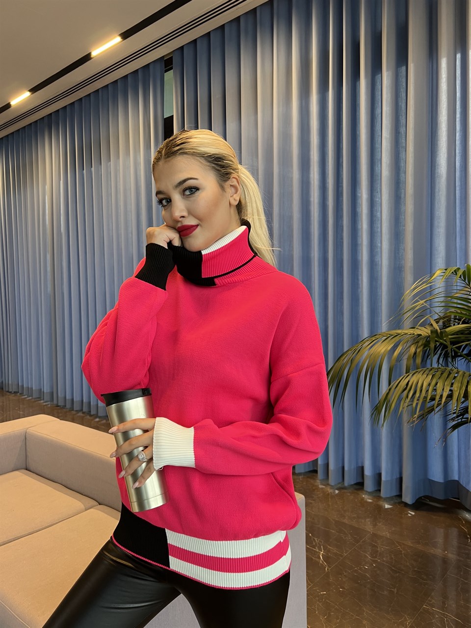 Üç Renk Pembe Boğazlı Triko Kazak