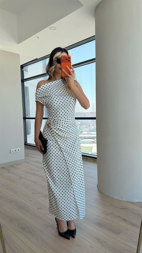 Düşük Kol Gold Aksesuarlı Puantiyeli Krep Elbise Beyaz