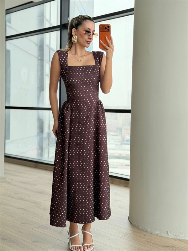 Karla Arkadan Bağlama Detaylı Askılı Elbise Kahverengi