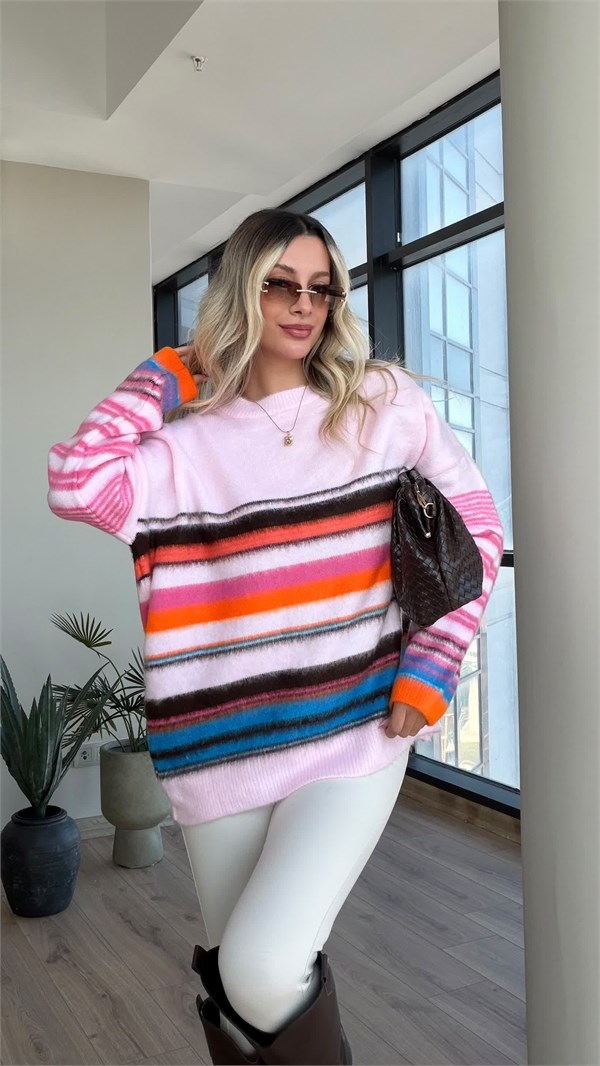  Pembe Çizgili Oversize Yün Kazak 