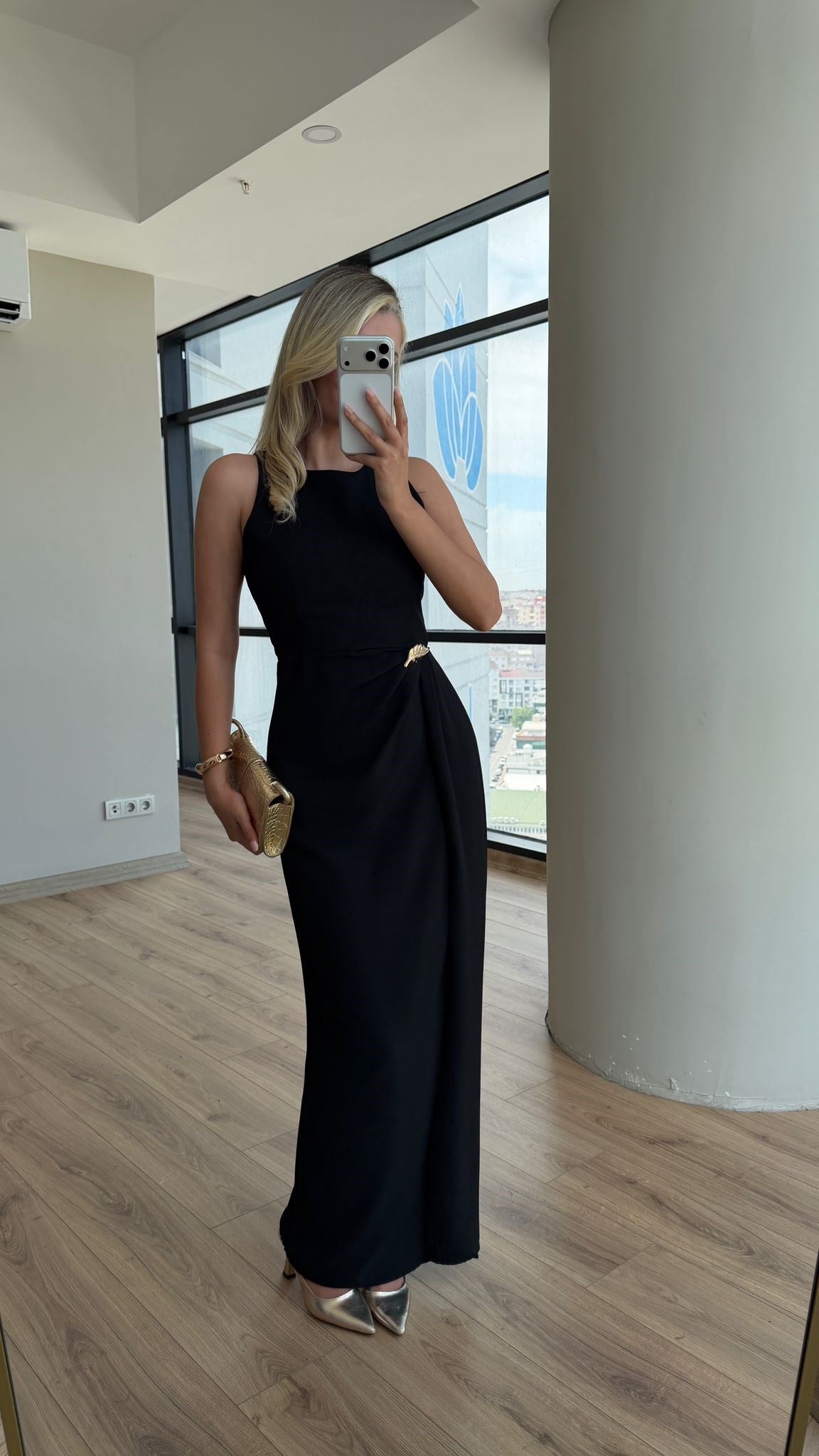 Molina Tokalı Yırtmaçlı Sıfır Kol Elbise Siyah