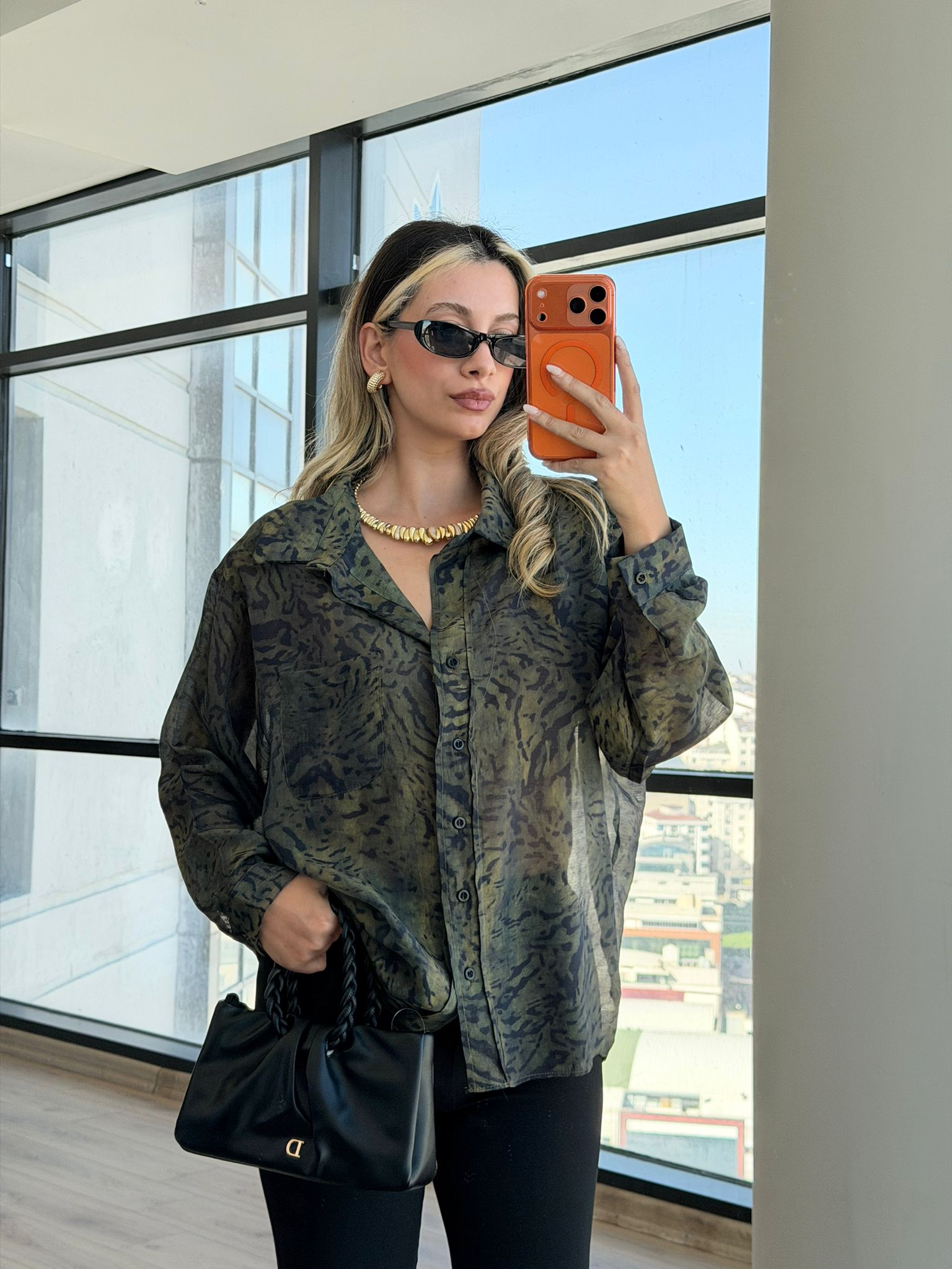 Desenli Haki Oversize Gömlek – Şık Kadın Gömlek