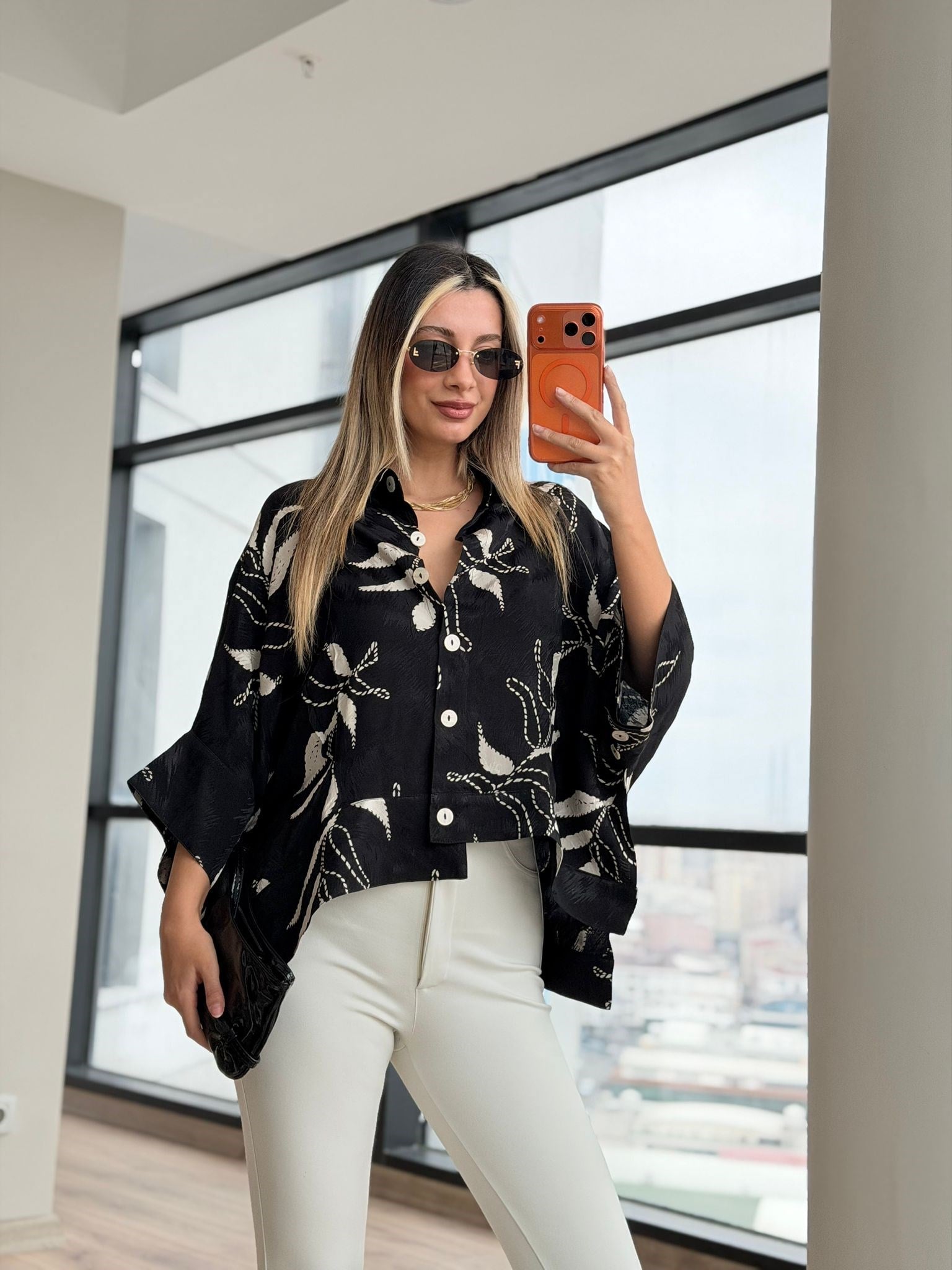 Yaprak Desenli Oversize Gömlek – Siyah Salaş Kadın Gömlek