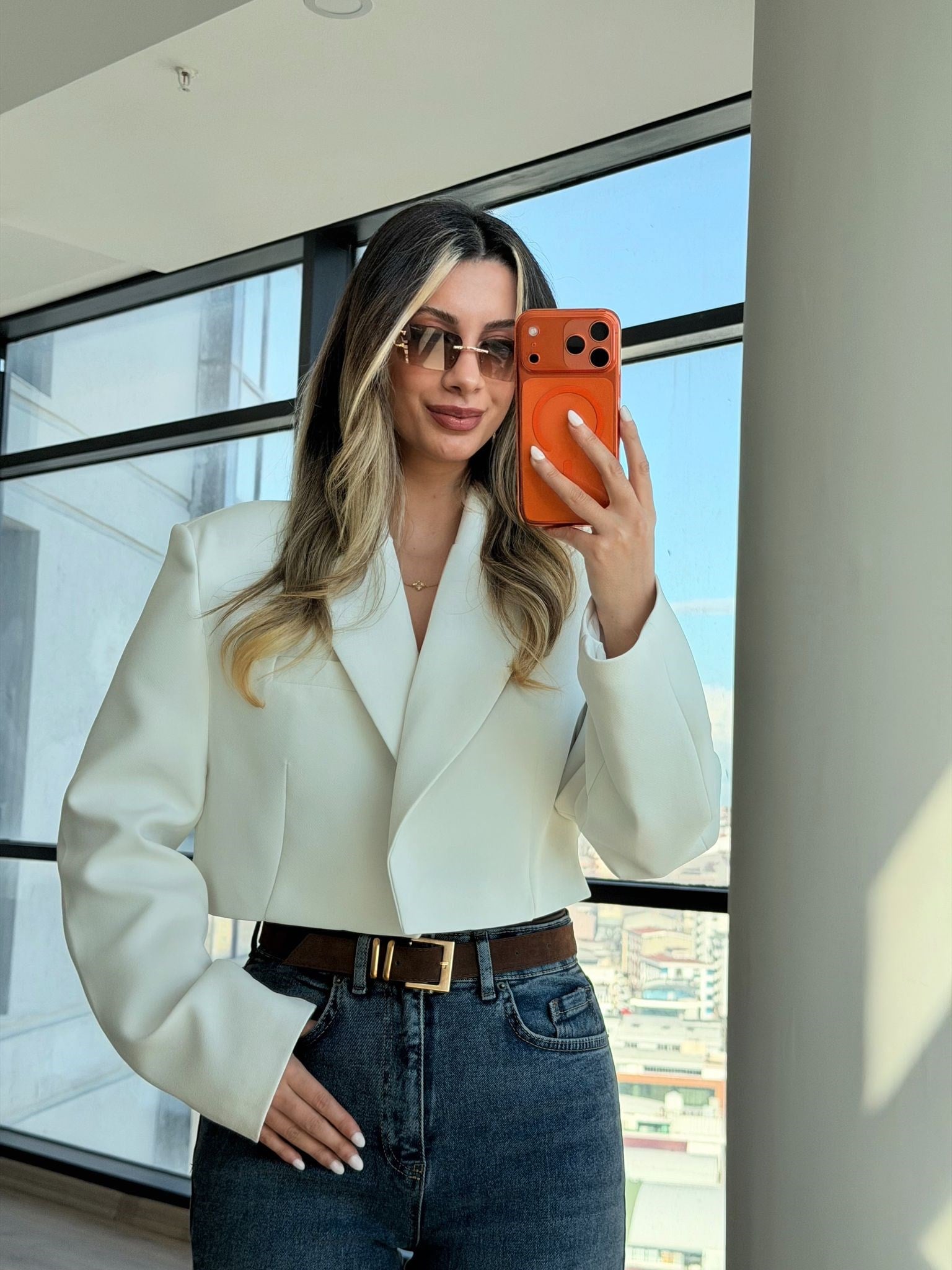 Vatkalı Kısa Crop Kesim Beyaz Ceket