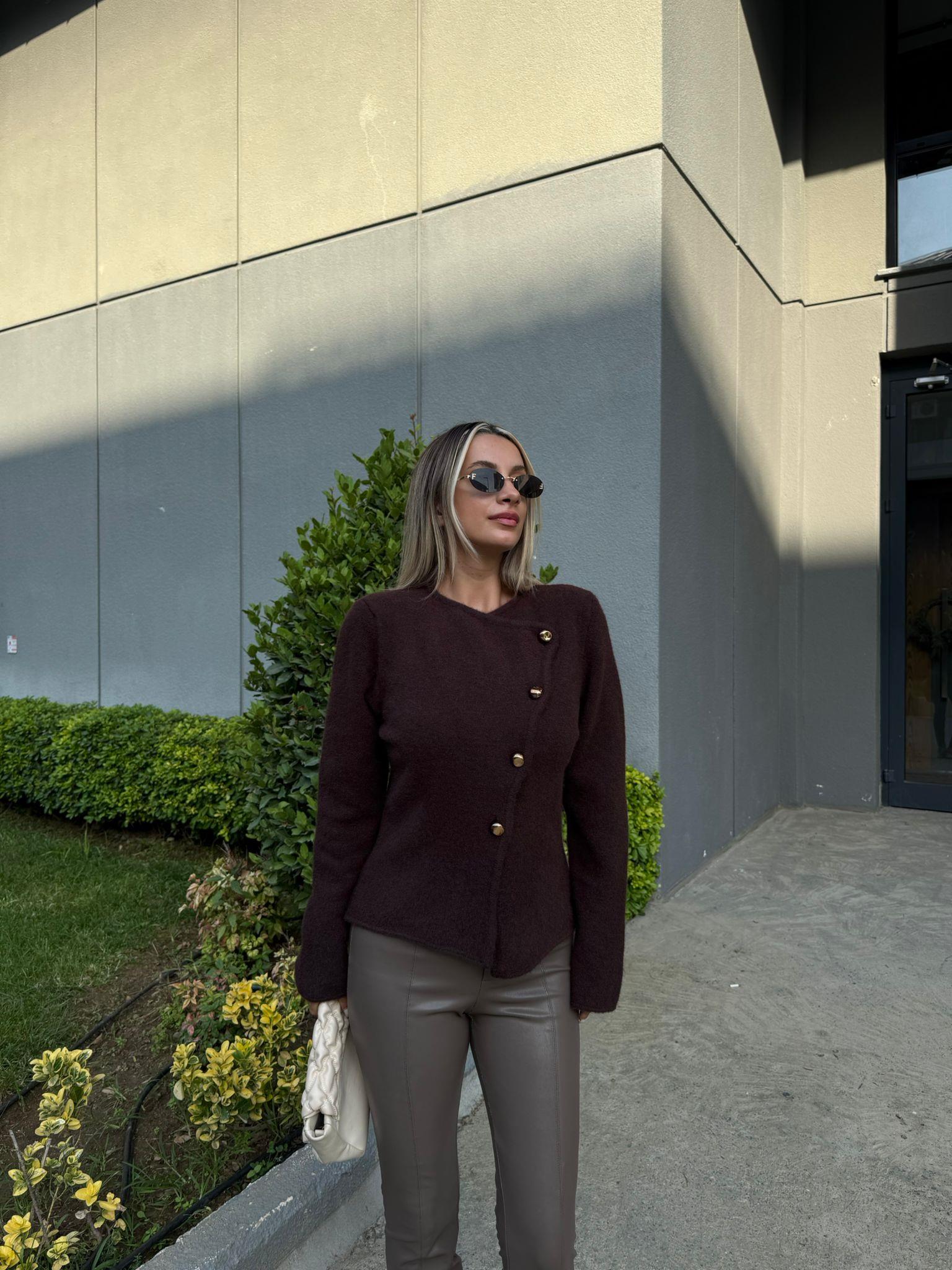 Kahverengi Çapraz Gold Düğmeli Hırka 